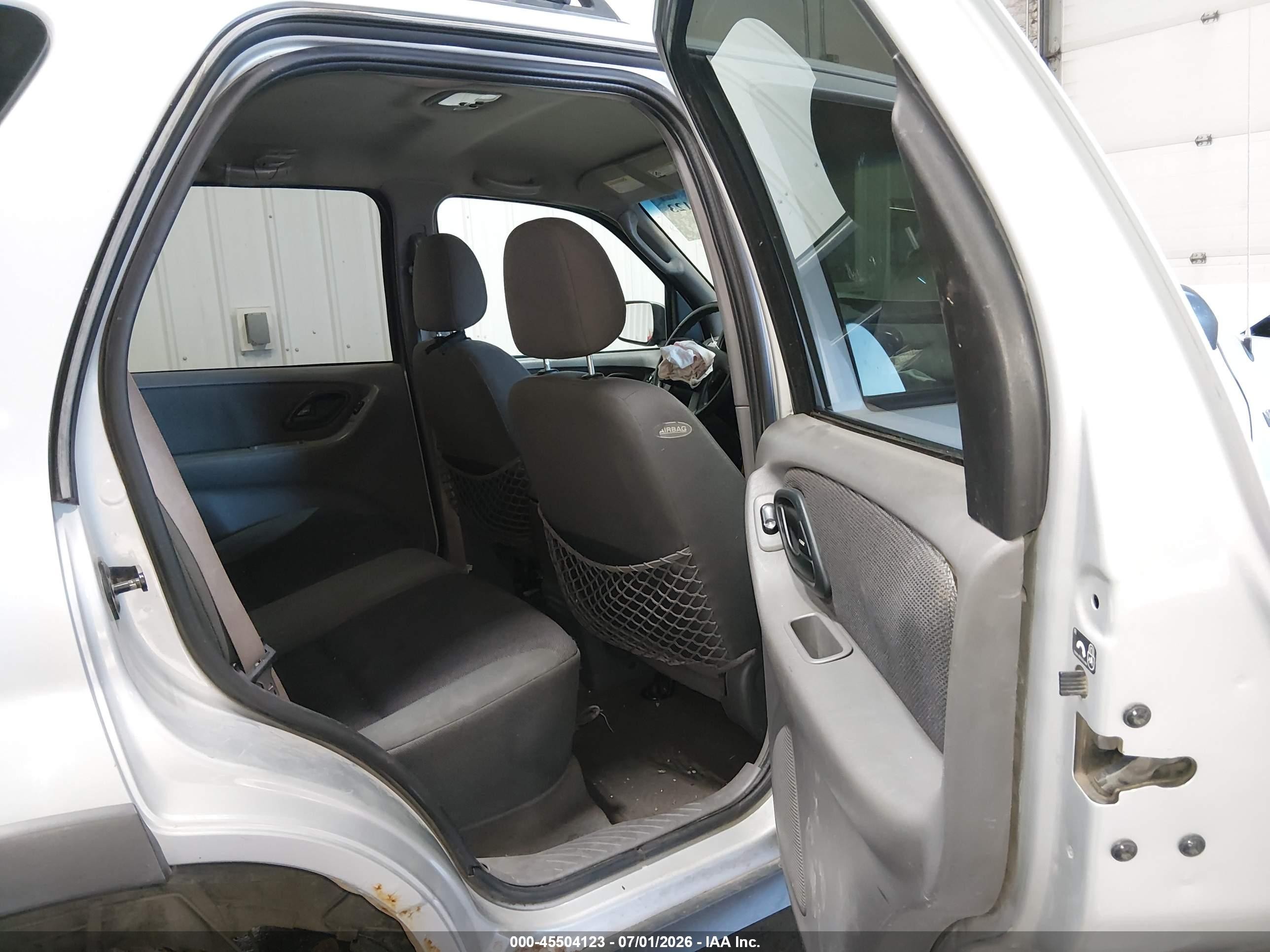 2002 Ford Escape Xlt Silver vin: 1FMCU04142KB05681