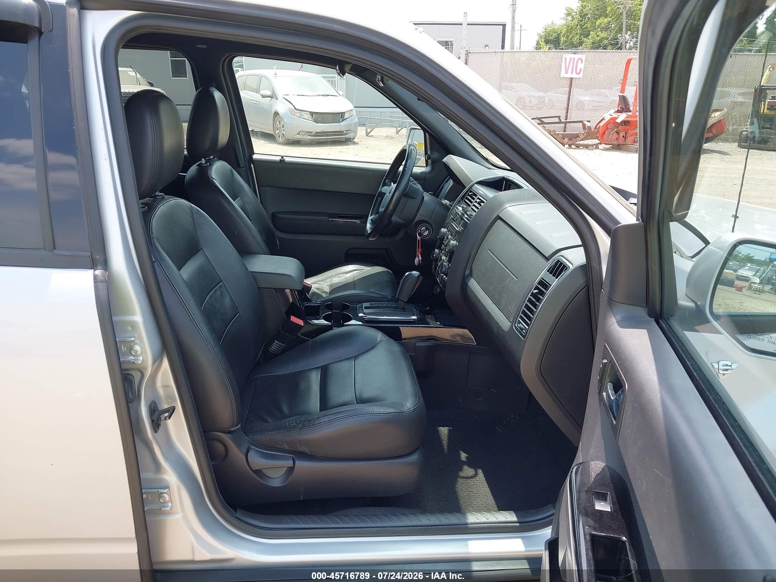 2008 Ford Escape Limited Silver vin: 1FMCU04148KB45767