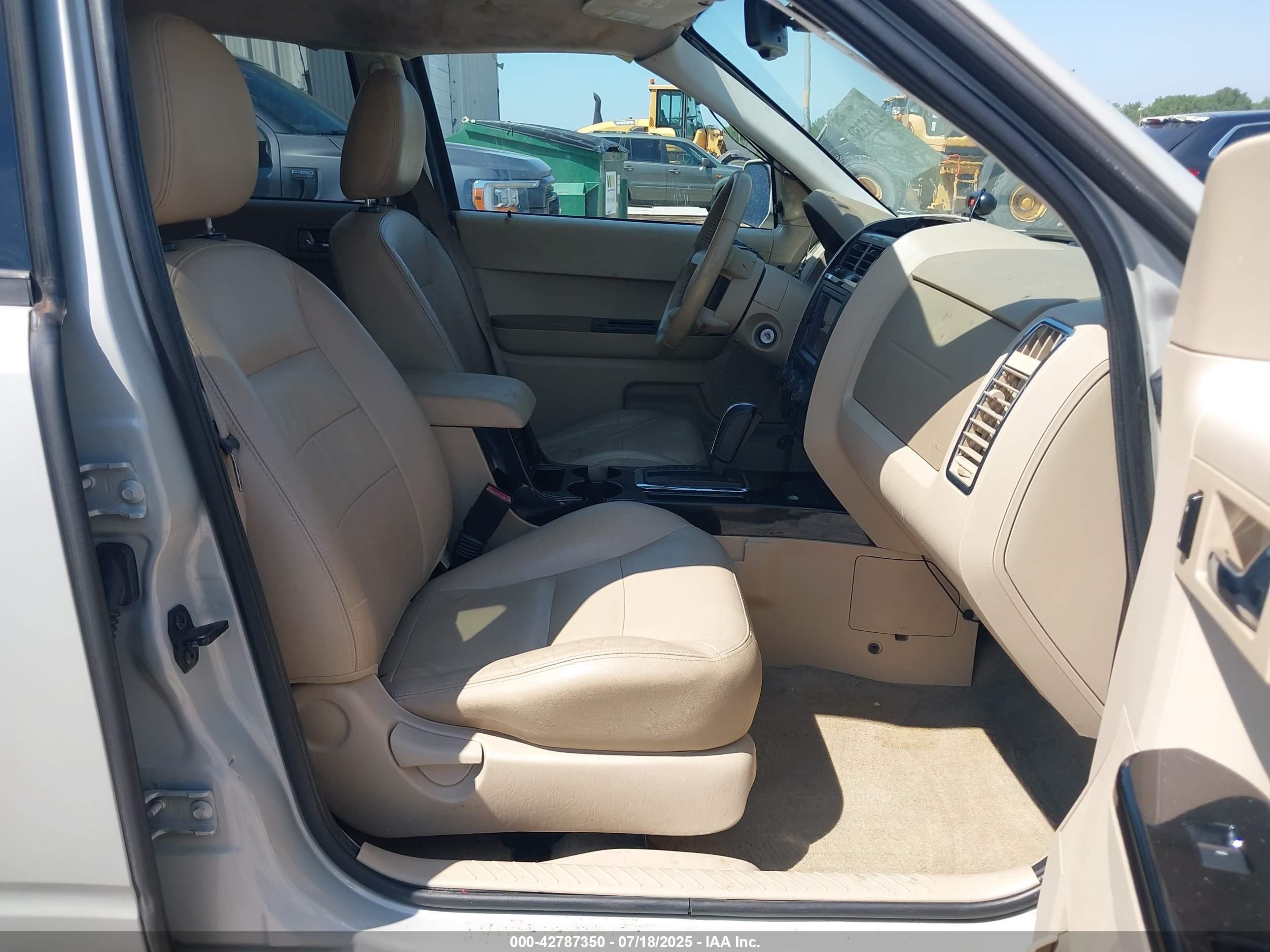 2008 Ford Escape Limited Beige vin: 1FMCU04148KC14876