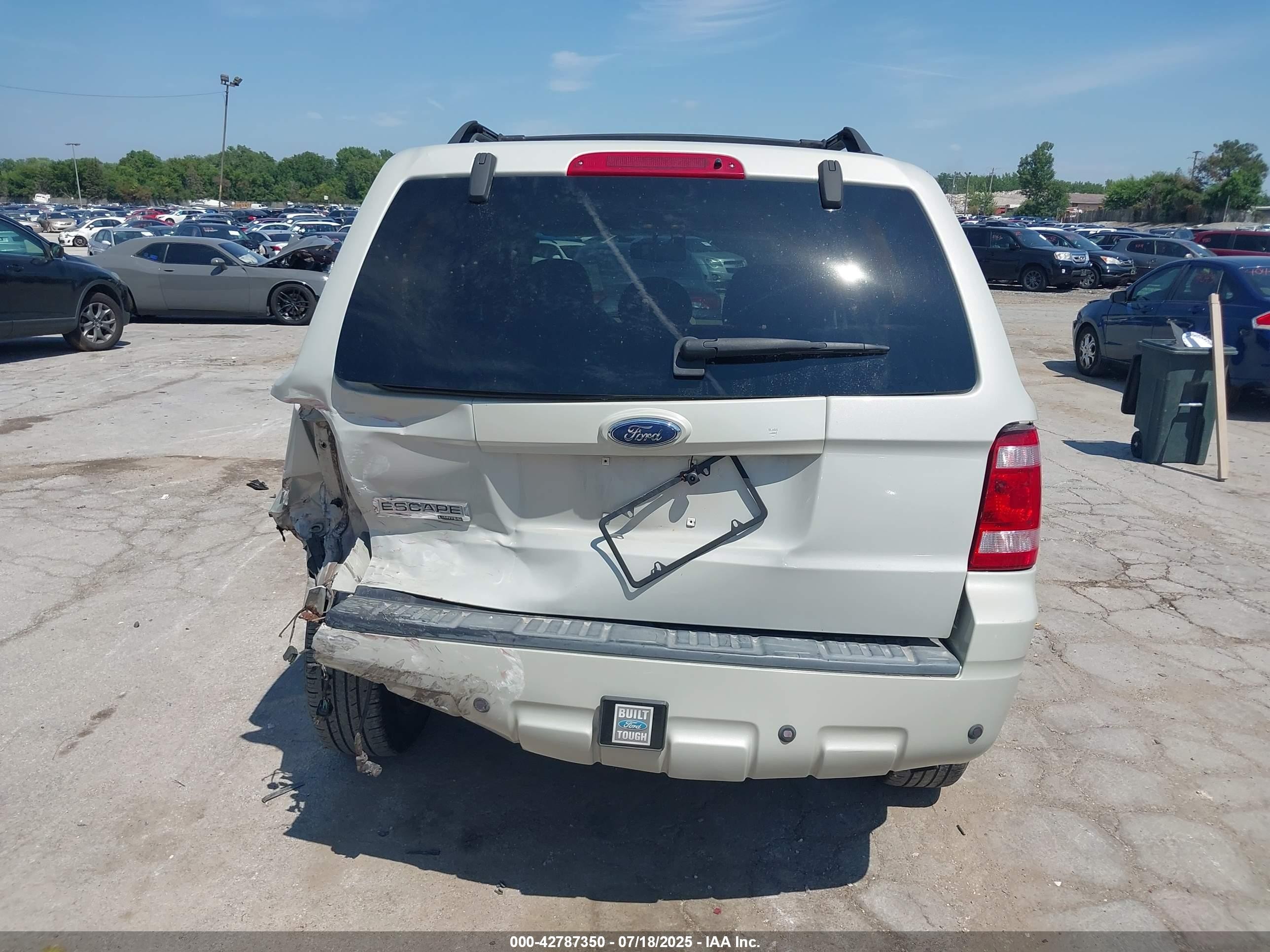 2008 Ford Escape Limited Beige vin: 1FMCU04148KC14876