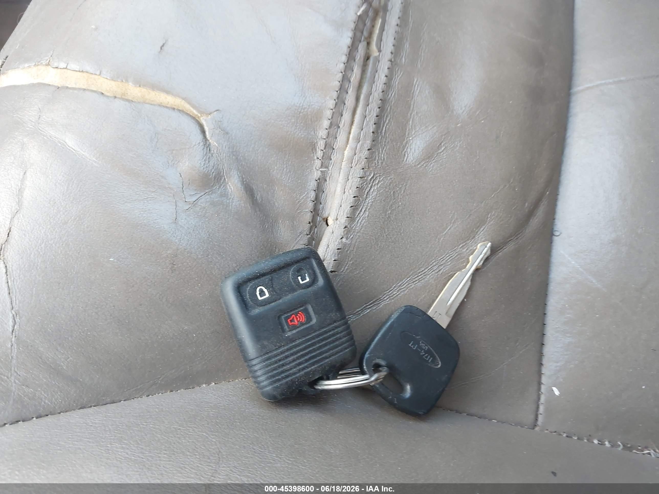 2002 Ford Escape Xlt Red vin: 1FMCU04182KB16229