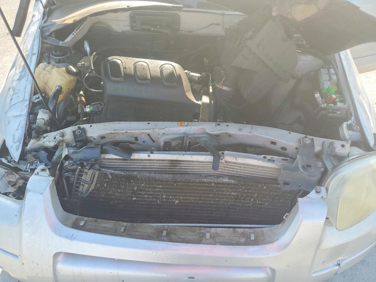 2004 Ford Escape Limited Silver vin: 1FMCU04184KA49117
