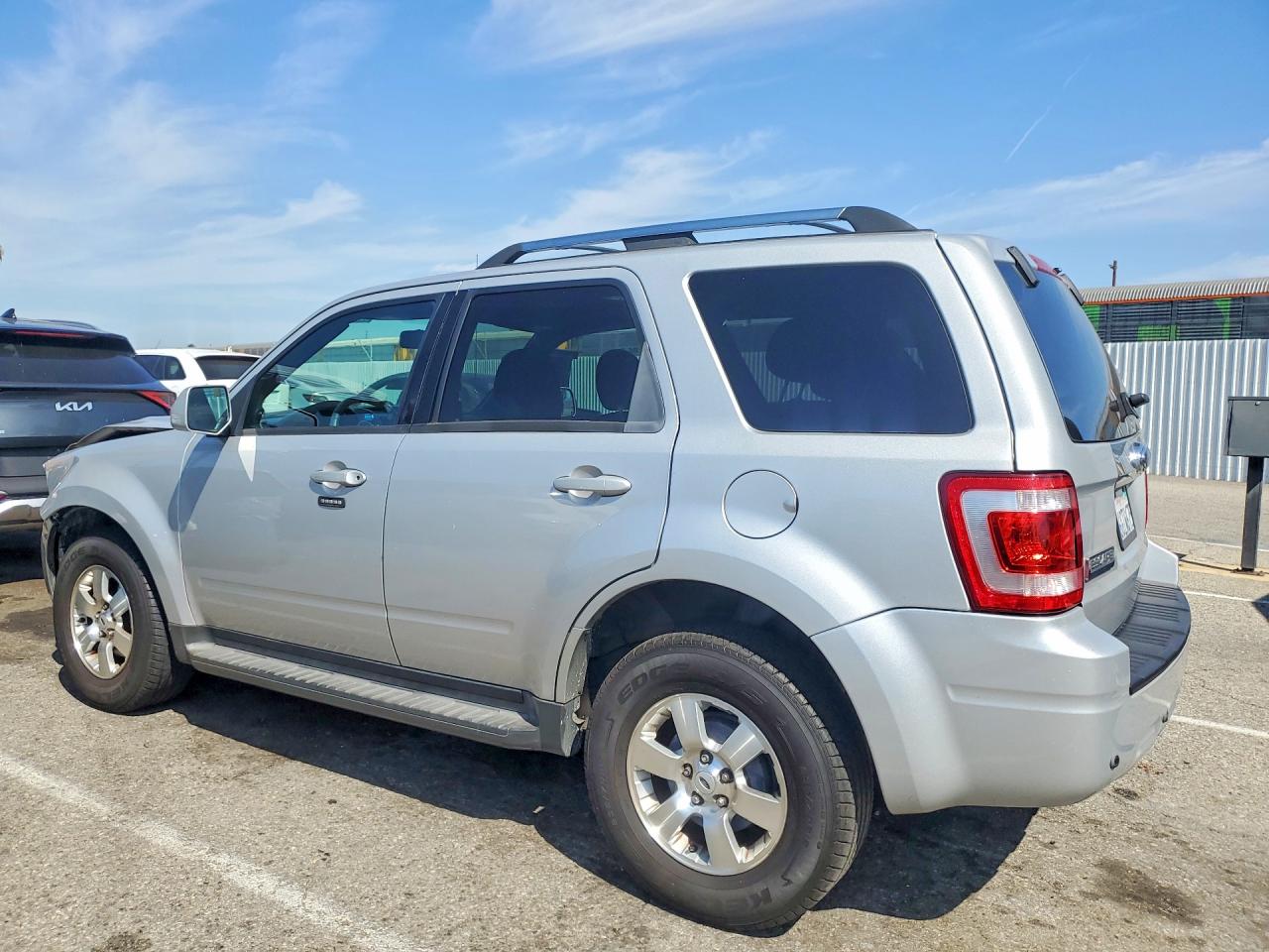 2009 Ford Escape Limited Silver vin: 1FMCU04769KA93368