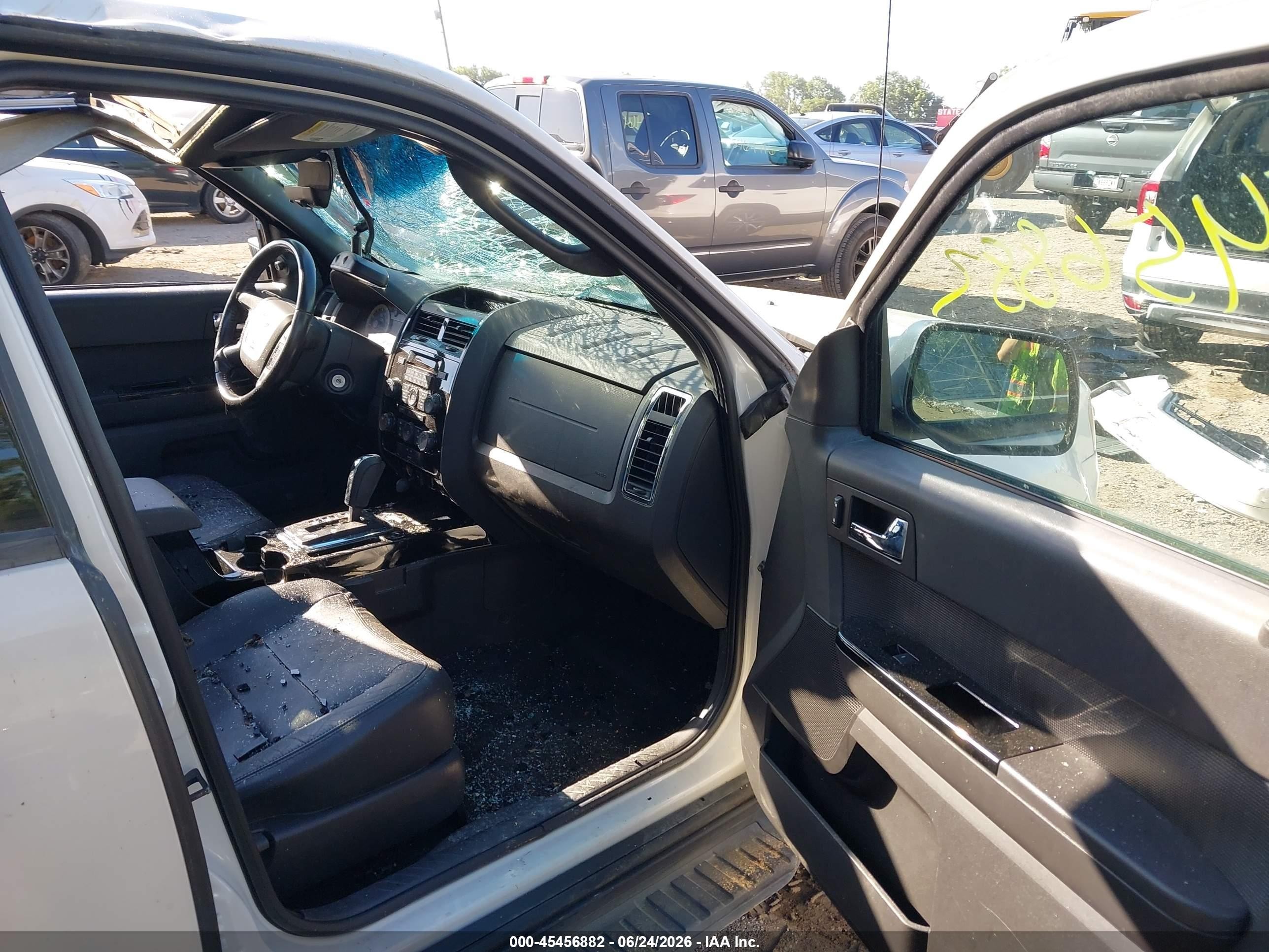 2009 Ford Escape Limited White vin: 1FMCU04779KC66637