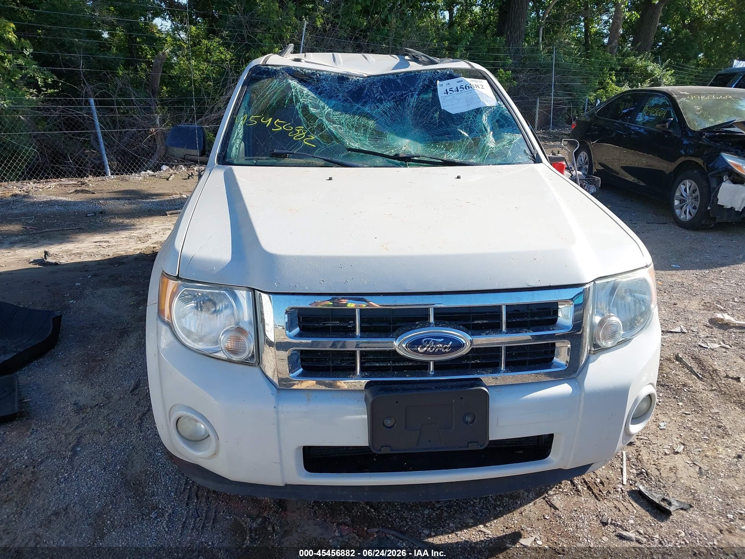 2009 Ford Escape Limited White vin: 1FMCU04779KC66637
