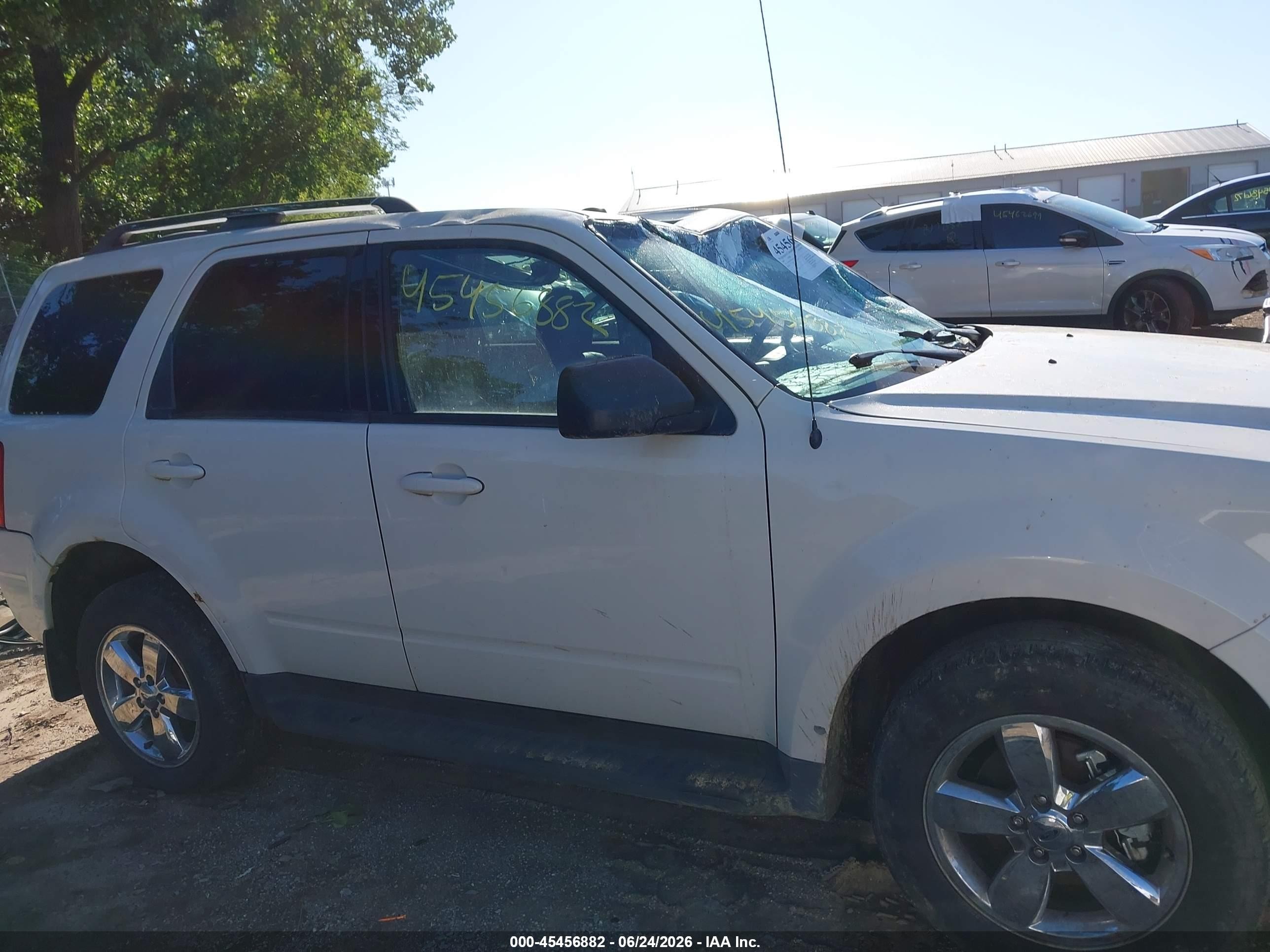 2009 Ford Escape Limited White vin: 1FMCU04779KC66637