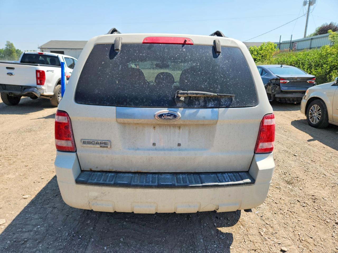2009 Ford Escape White vin: 1FMCU04G39KA59078