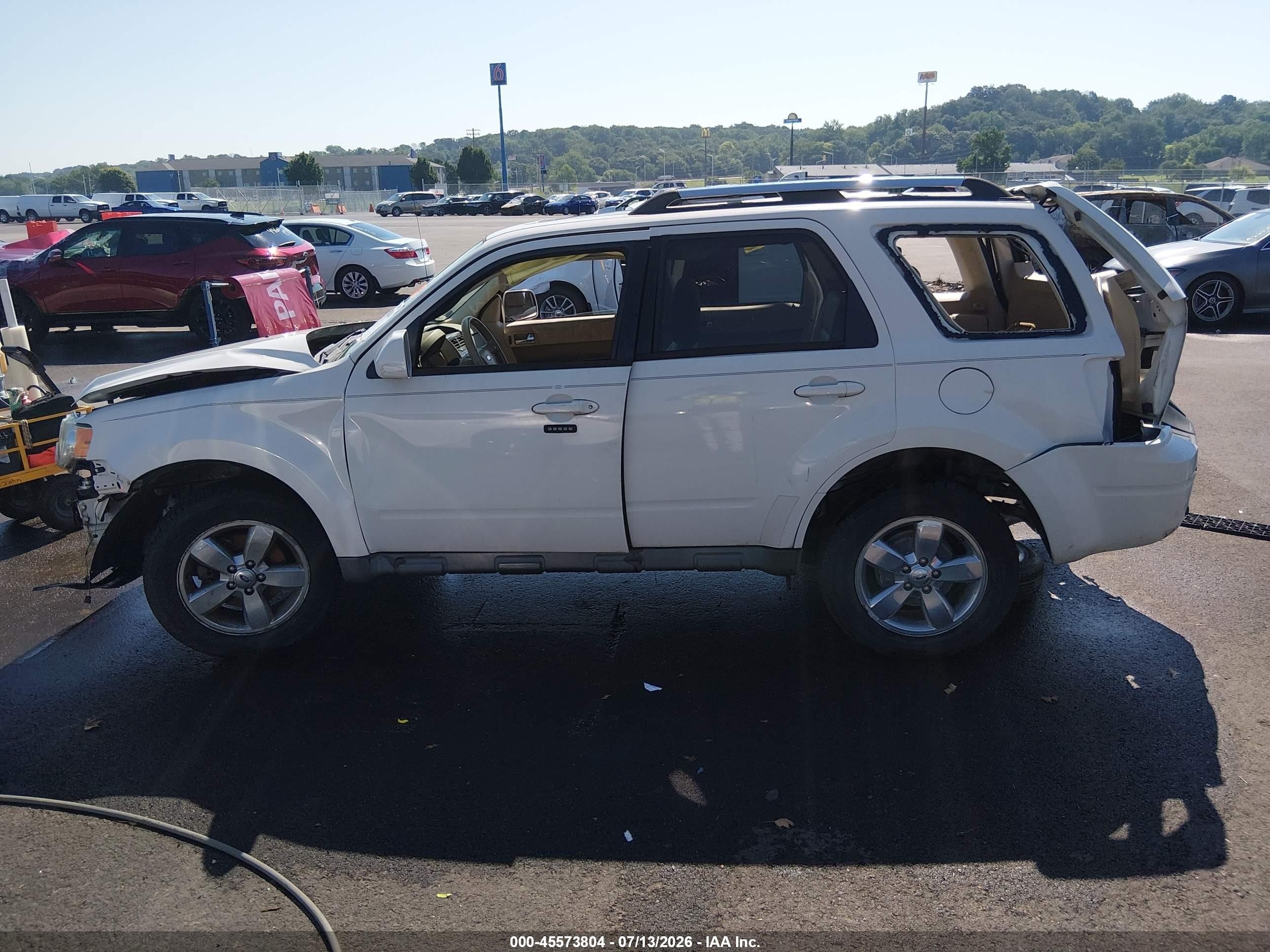 2009 Ford Escape Limited White vin: 1FMCU04G49KB29638