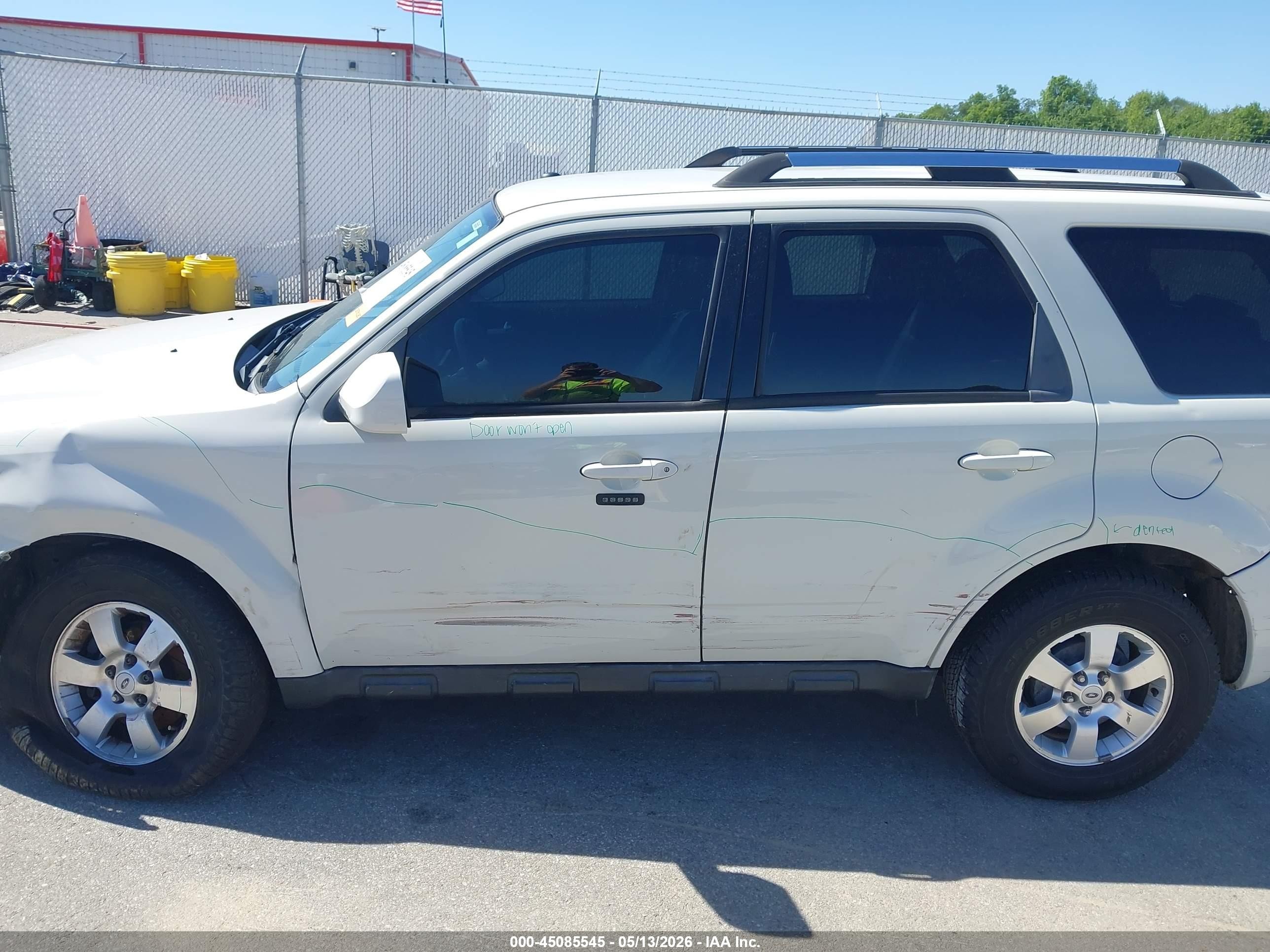 2009 Ford Escape Limited White vin: 1FMCU04G79KC02811