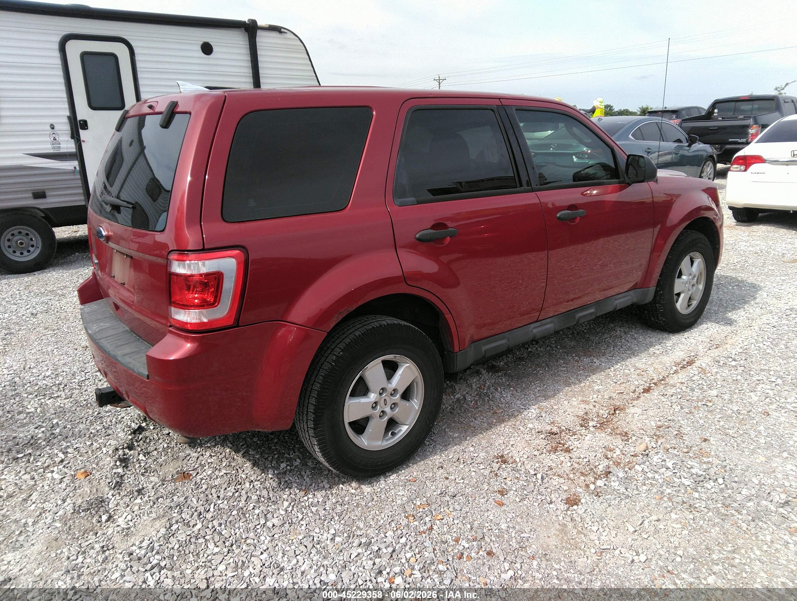 2010 Ford Escape Xls Red vin: 1FMCU0C70AKB90670