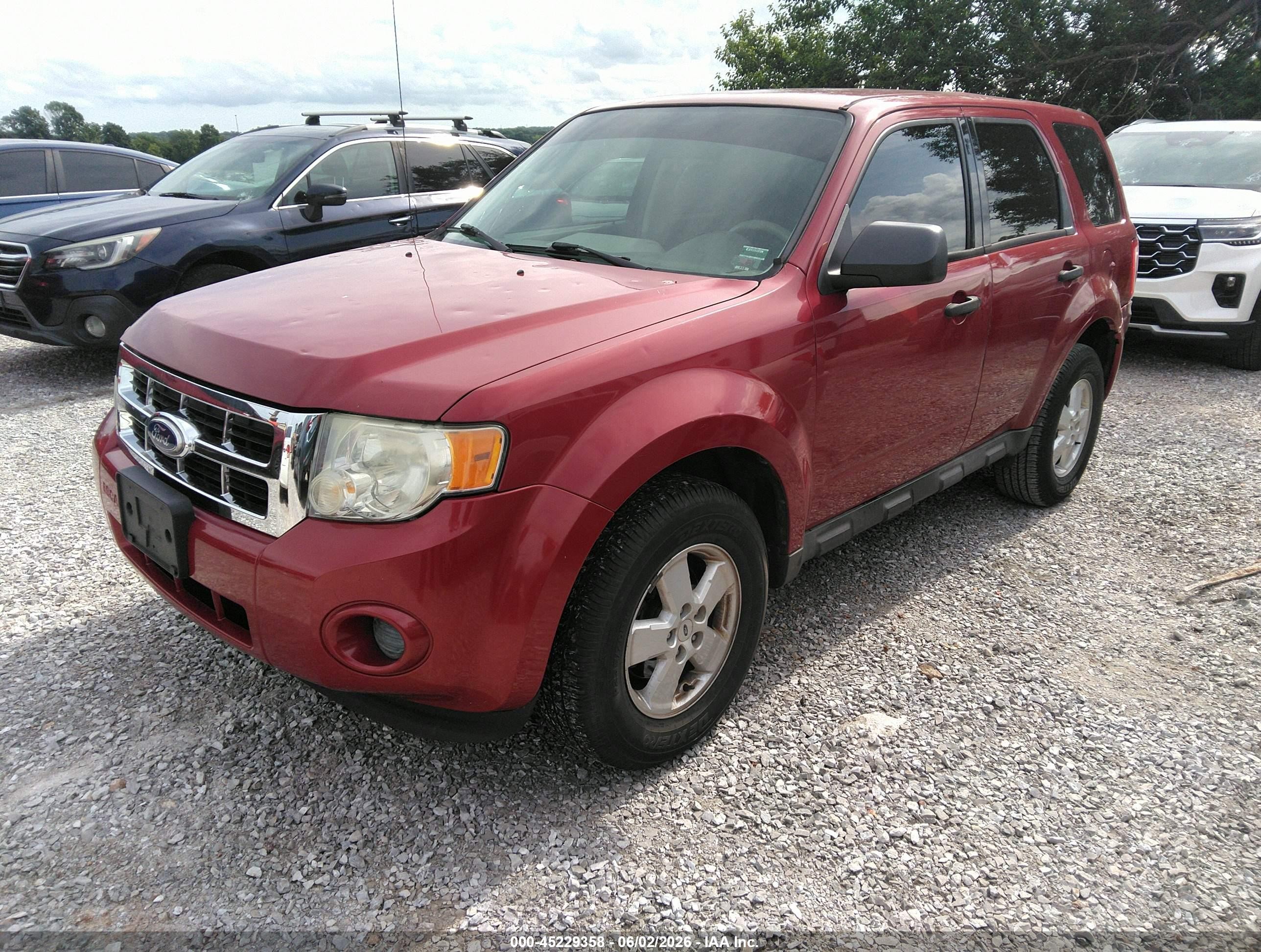 2010 Ford Escape Xls Red vin: 1FMCU0C70AKB90670