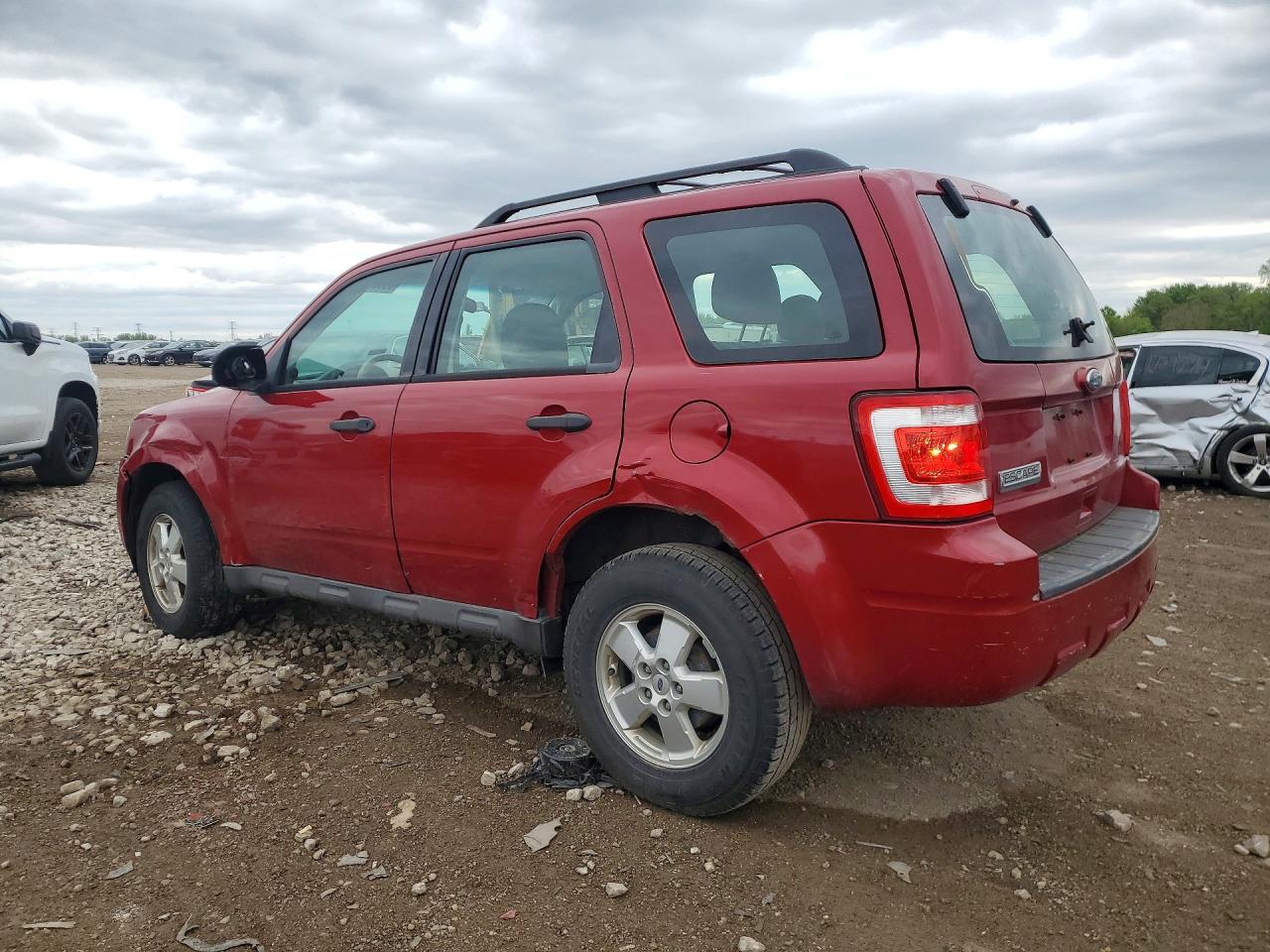 2010 Ford Escape Xls Red vin: 1FMCU0C70AKC88131