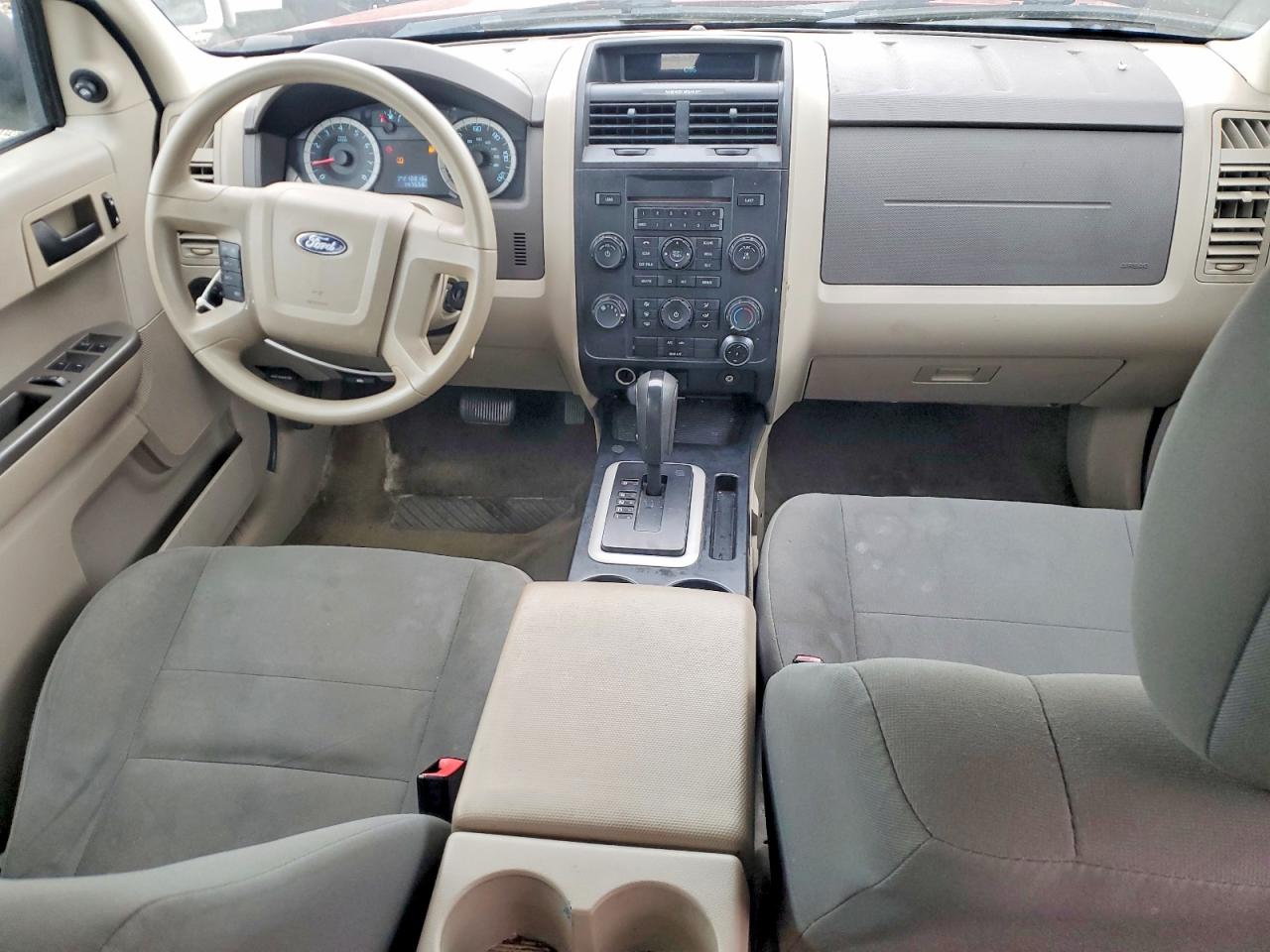 2010 Ford Escape Xls Red vin: 1FMCU0C70AKC88131