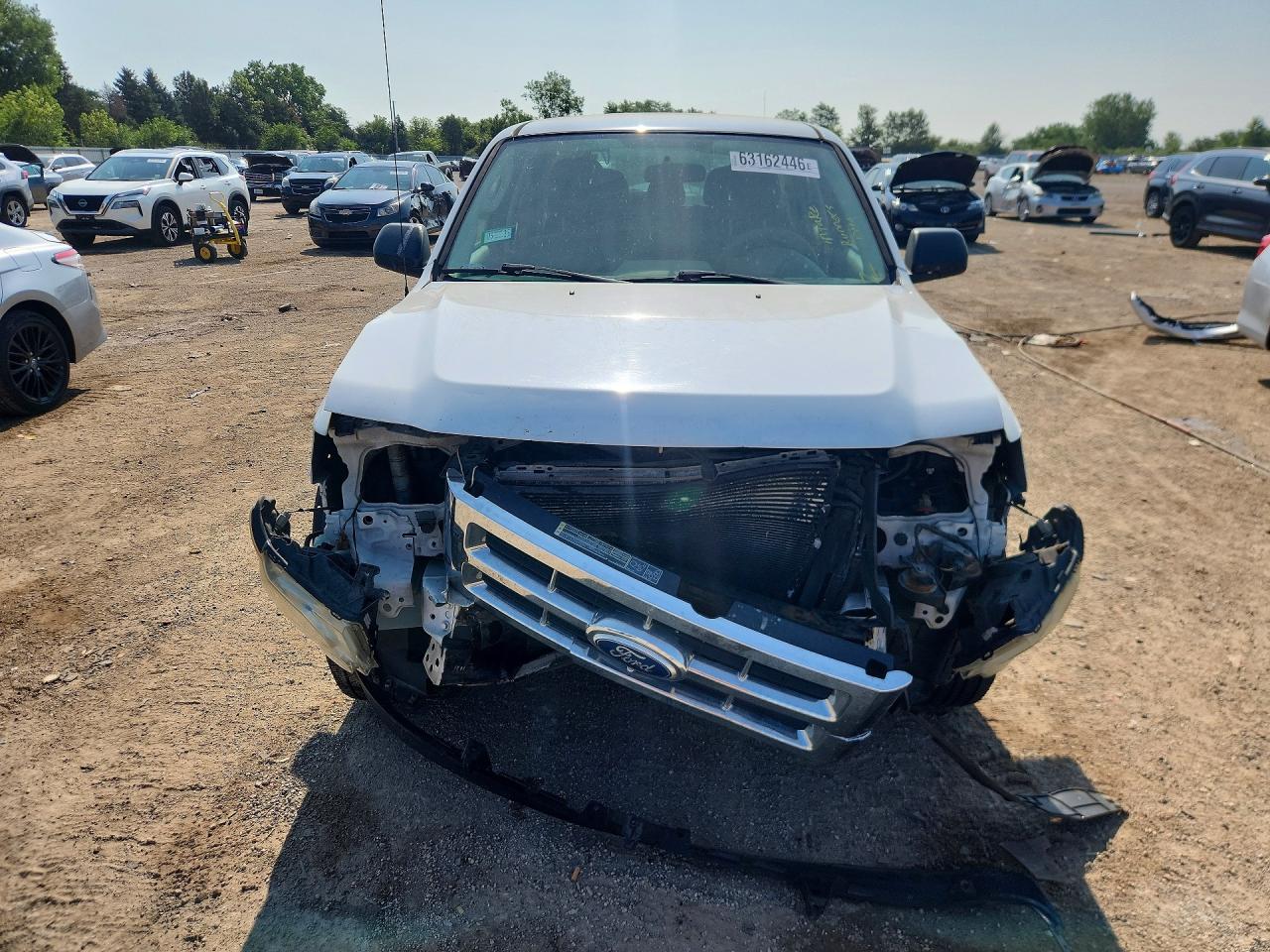 2010 Ford Escape Xls White vin: 1FMCU0C70AKC90154
