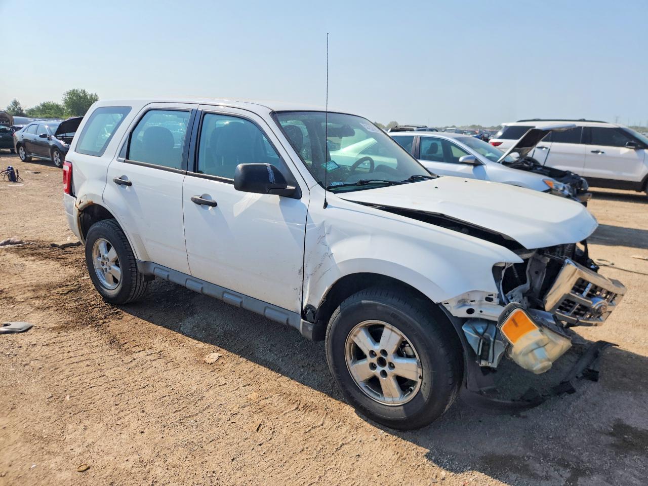 2010 Ford Escape Xls White vin: 1FMCU0C70AKC90154
