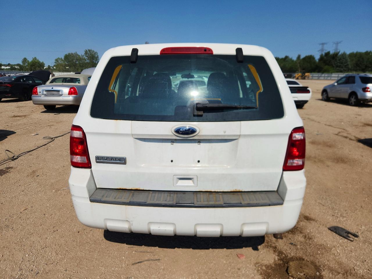 2010 Ford Escape Xls White vin: 1FMCU0C70AKC90154