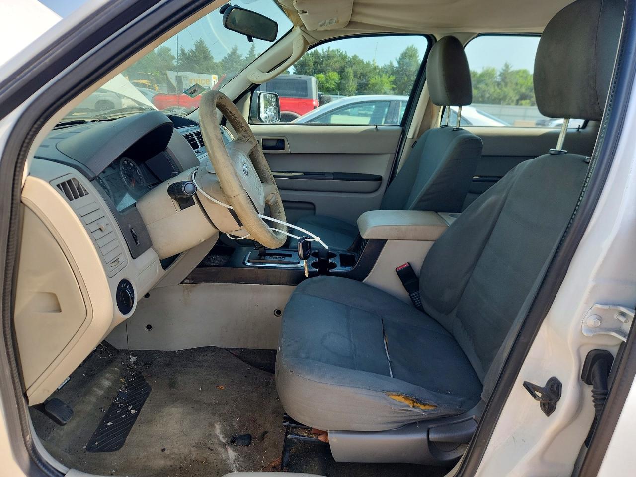 2010 Ford Escape Xls White vin: 1FMCU0C70AKC90154