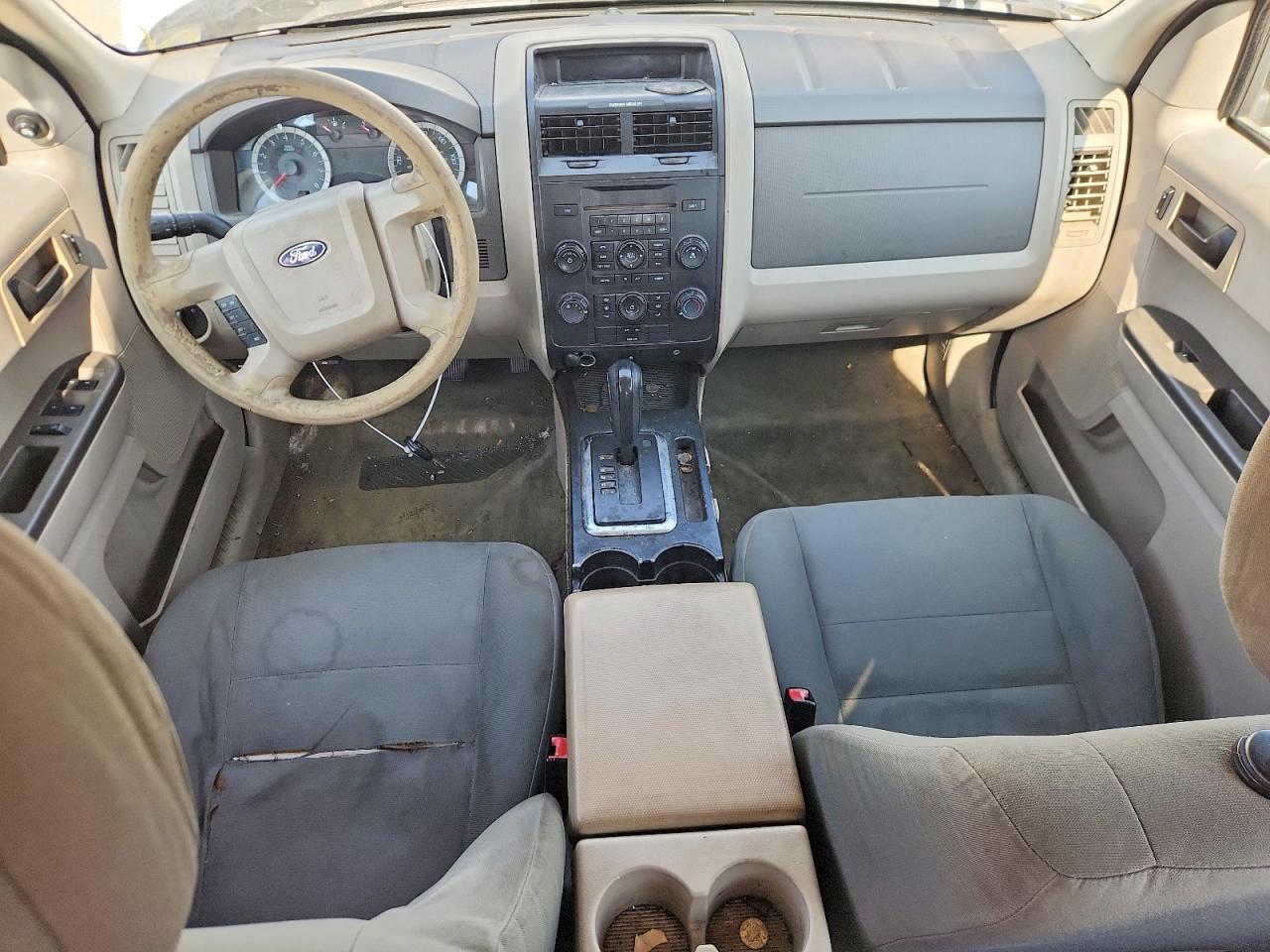 2010 Ford Escape Xls White vin: 1FMCU0C70AKC90154