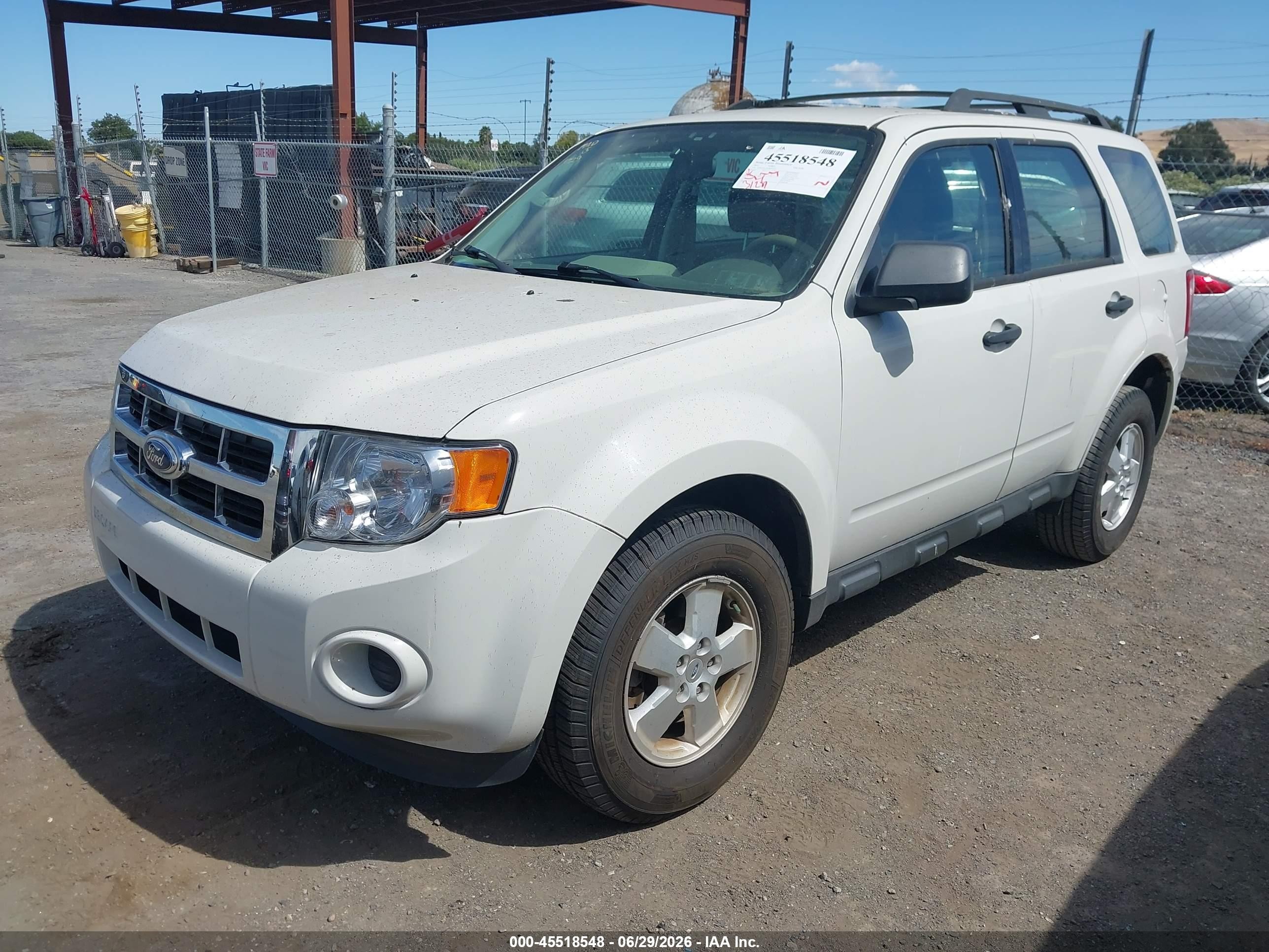 2012 Ford Escape Xls White vin: 1FMCU0C70CKB71023
