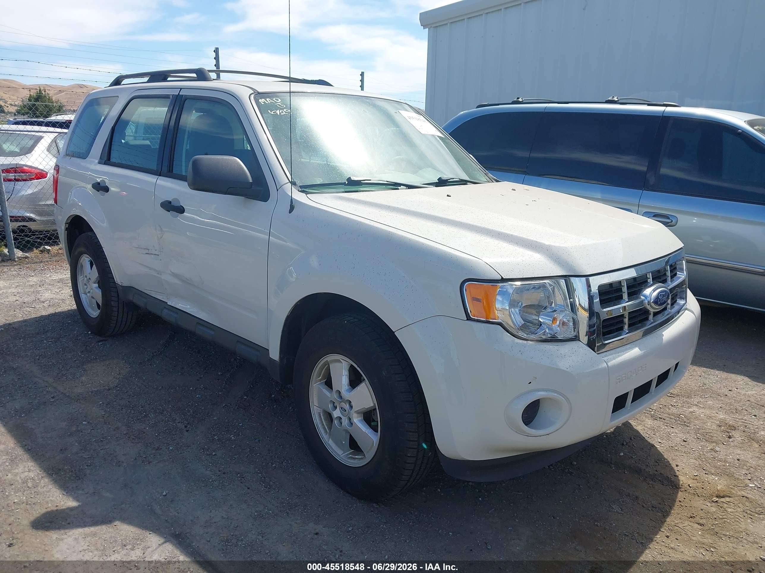 2012 Ford Escape Xls White vin: 1FMCU0C70CKB71023