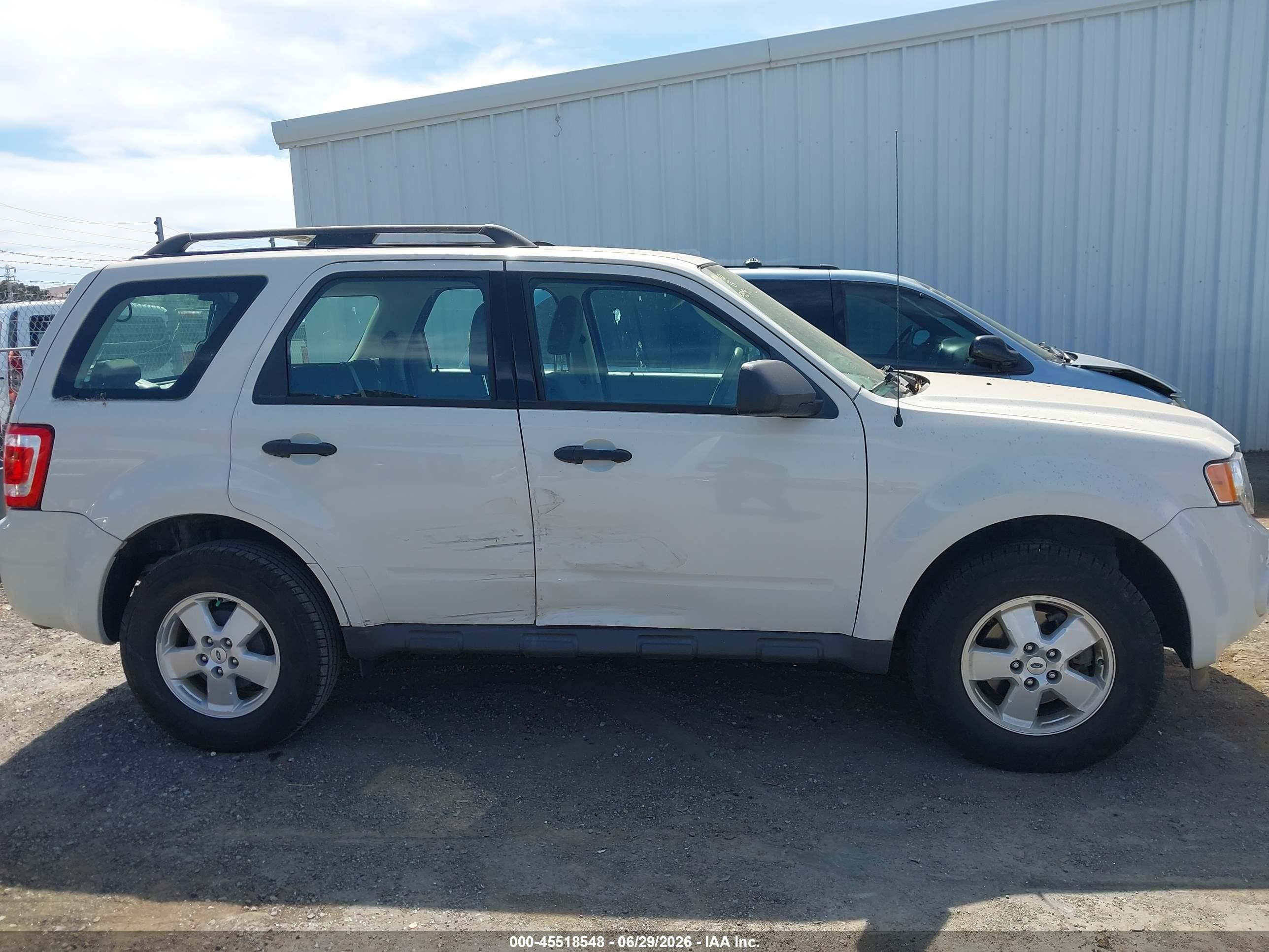 2012 Ford Escape Xls White vin: 1FMCU0C70CKB71023