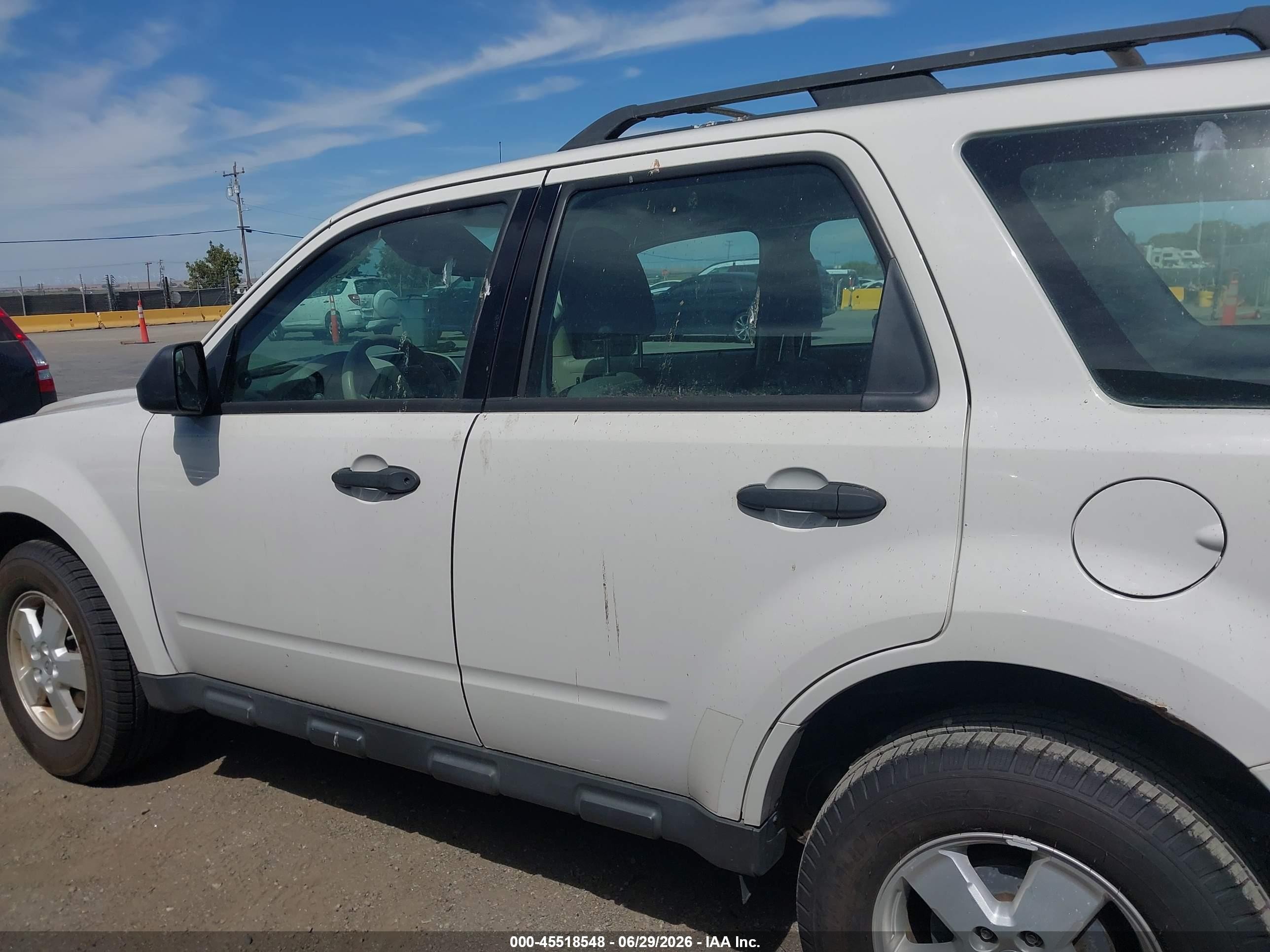 2012 Ford Escape Xls White vin: 1FMCU0C70CKB71023