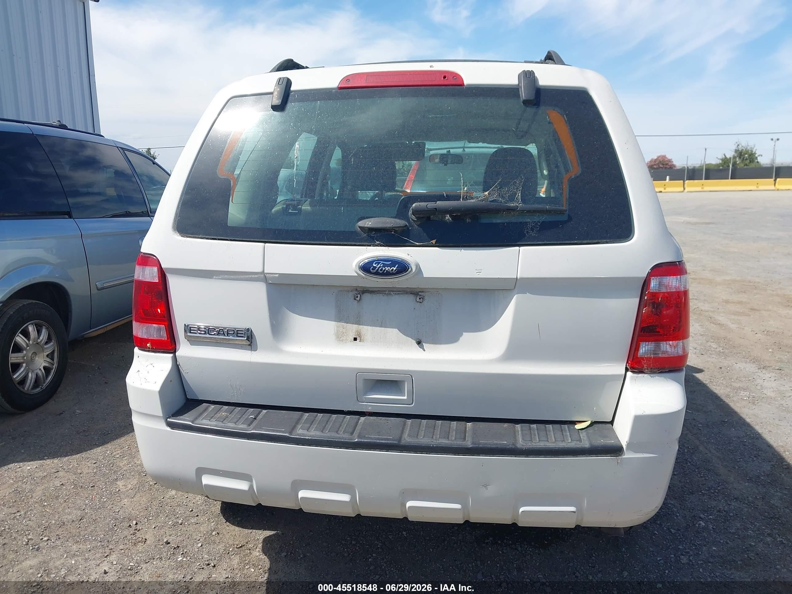 2012 Ford Escape Xls White vin: 1FMCU0C70CKB71023
