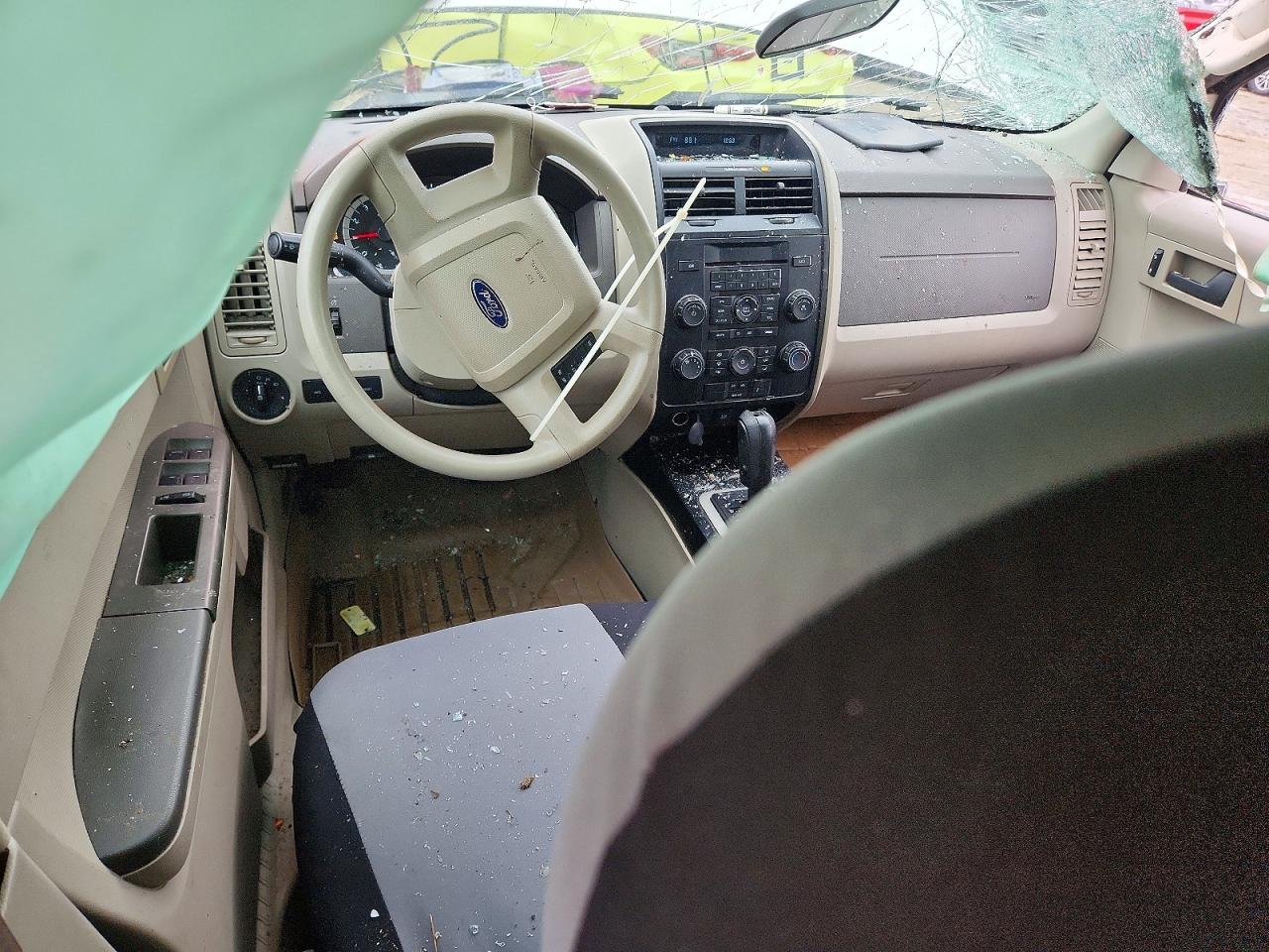 2012 Ford Escape Xls White vin: 1FMCU0C70CKC36016
