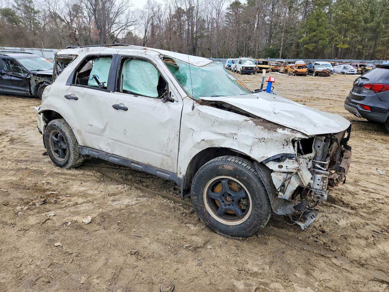 2012 Ford Escape Xls White vin: 1FMCU0C70CKC36016