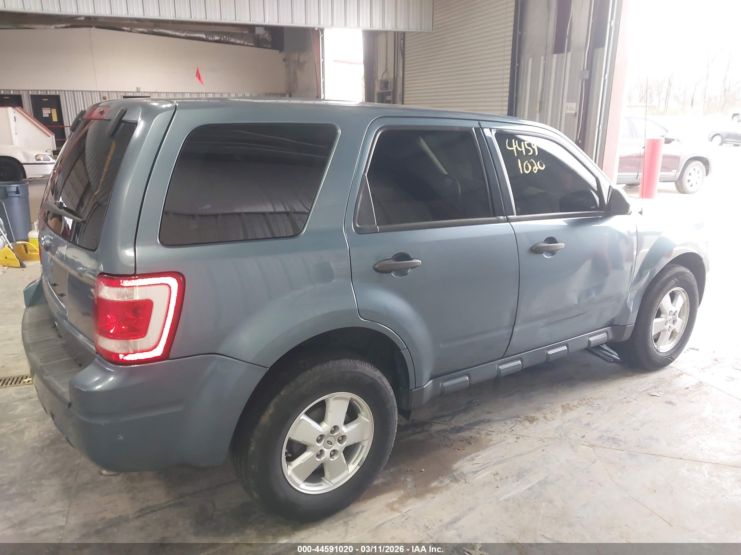 2011 Ford Escape Xls Blue vin: 1FMCU0C71BKA74704