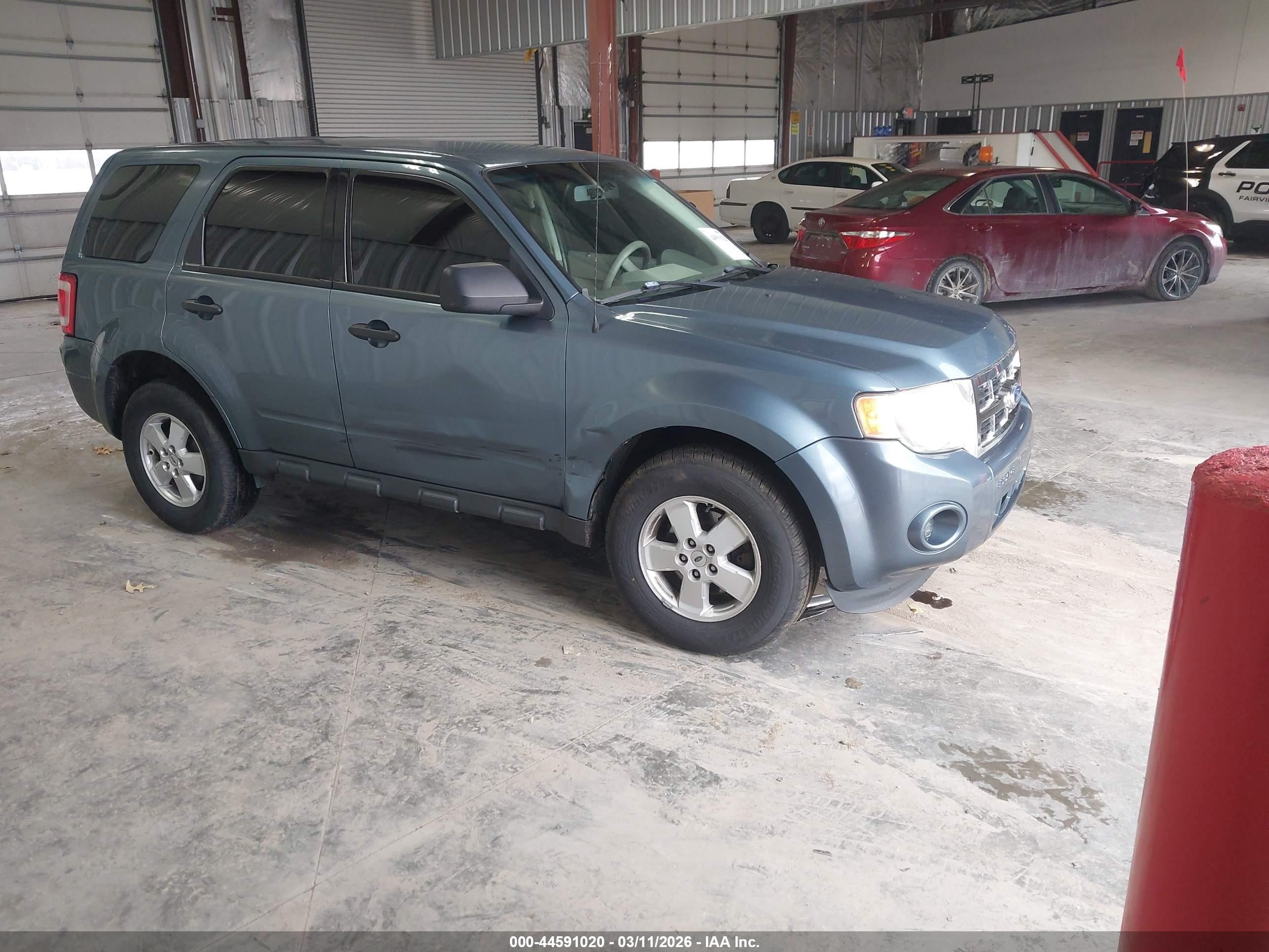 2011 Ford Escape Xls Blue vin: 1FMCU0C71BKA74704