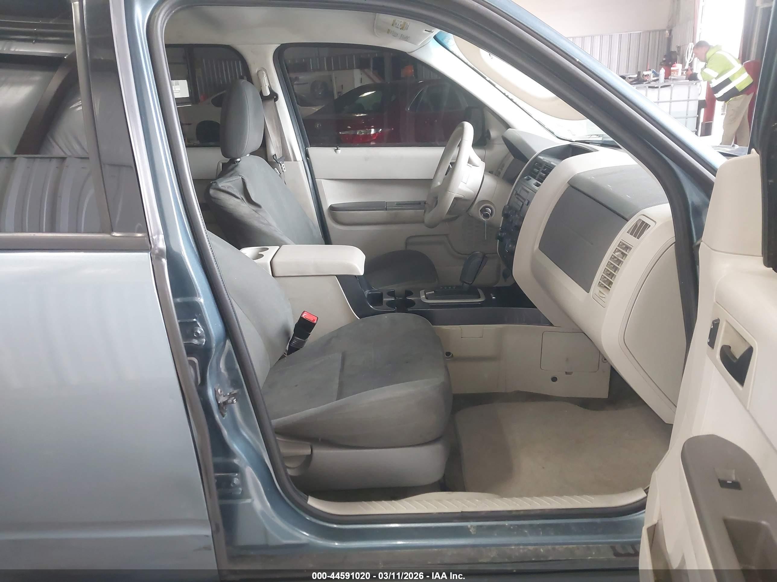 2011 Ford Escape Xls Blue vin: 1FMCU0C71BKA74704