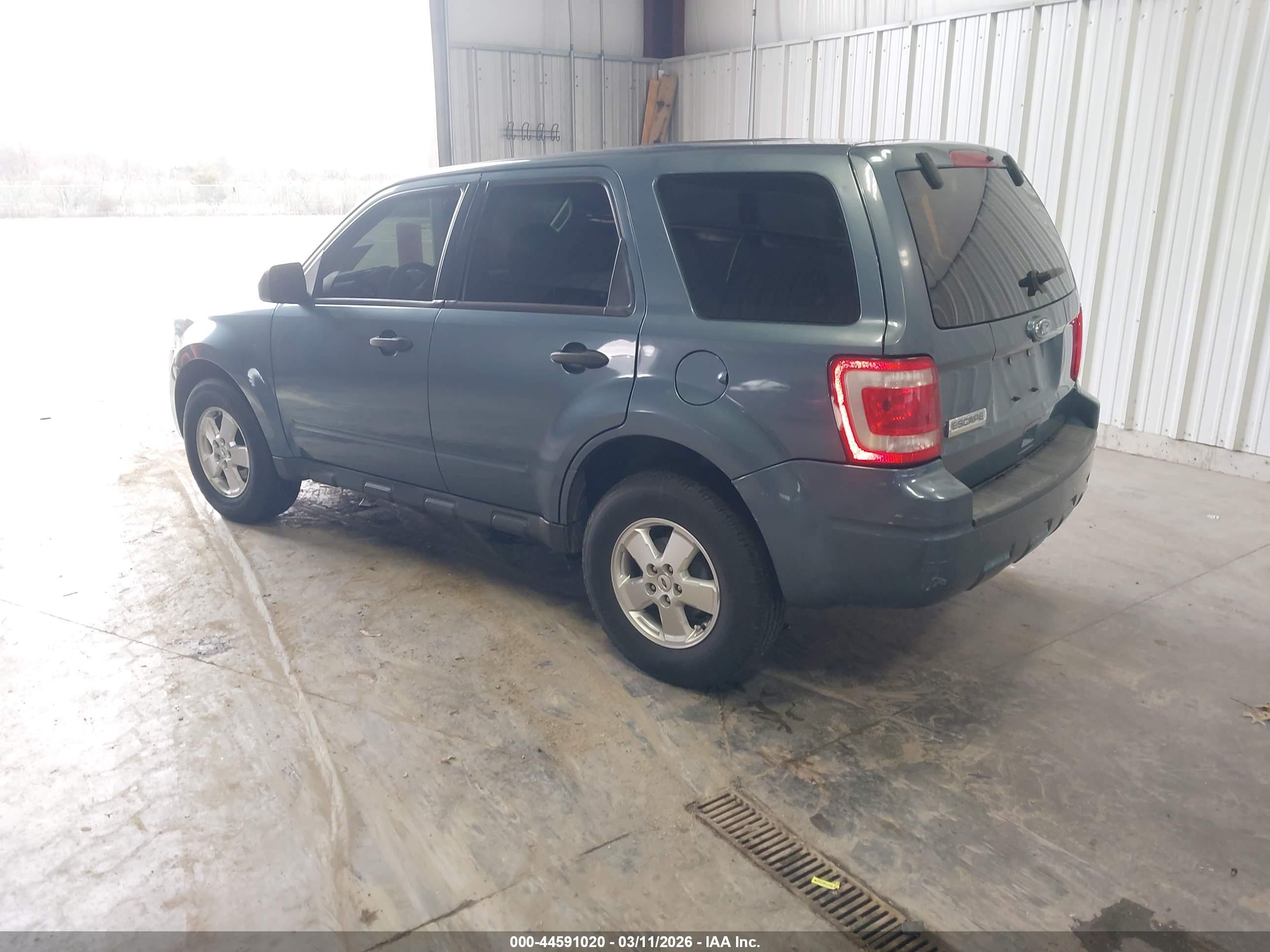 2011 Ford Escape Xls Blue vin: 1FMCU0C71BKA74704