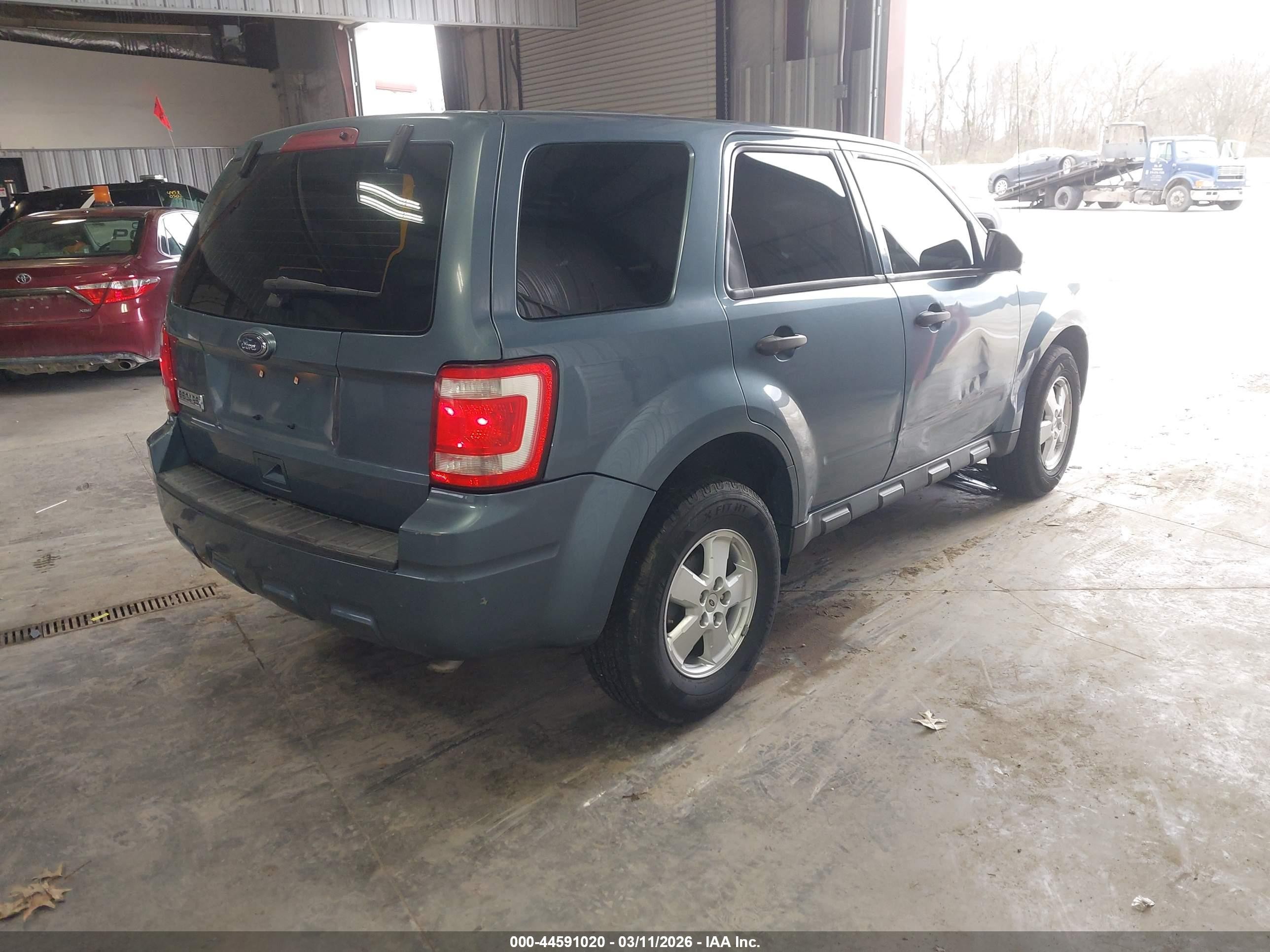 2011 Ford Escape Xls Blue vin: 1FMCU0C71BKA74704