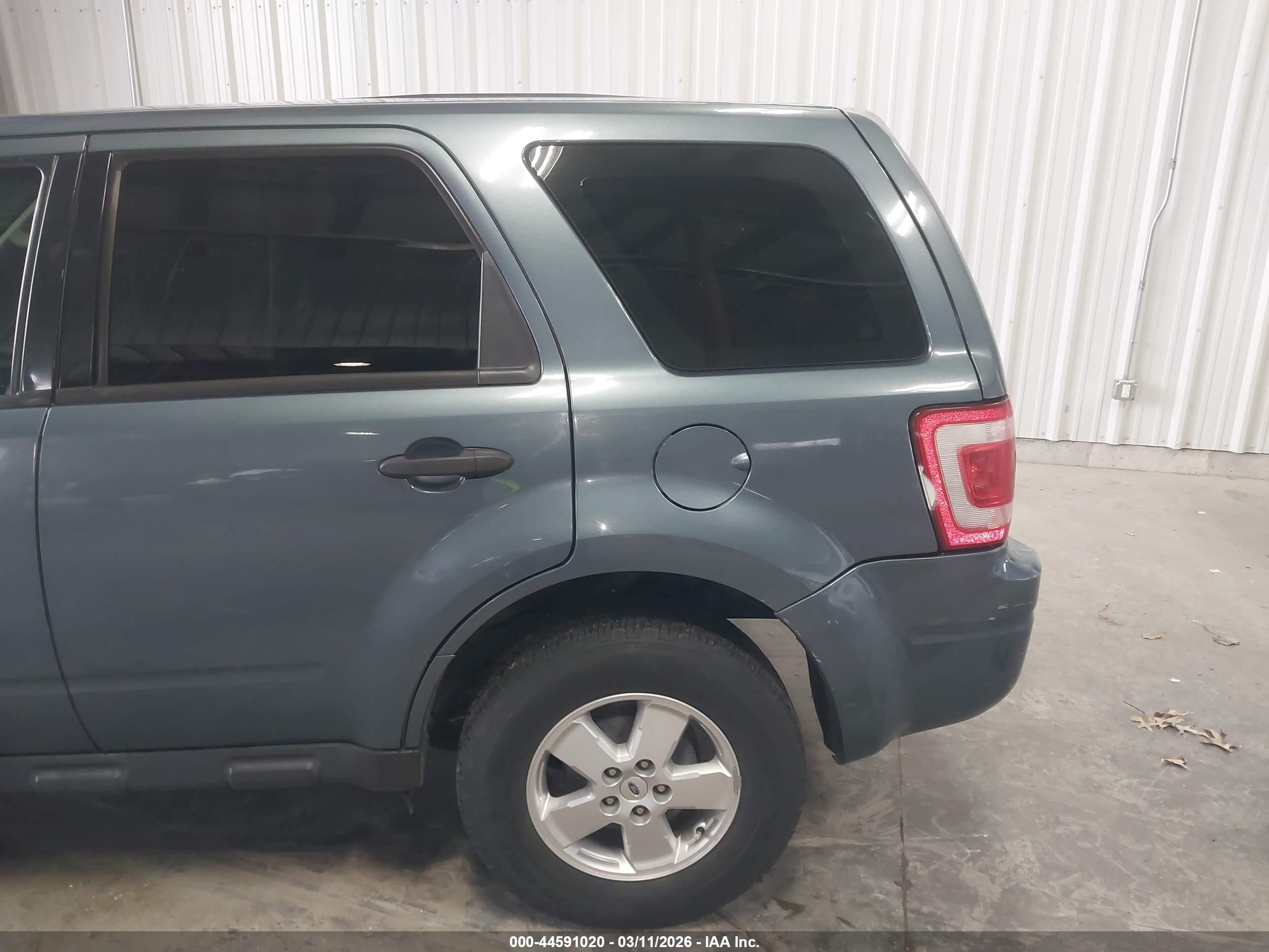 2011 Ford Escape Xls Blue vin: 1FMCU0C71BKA74704