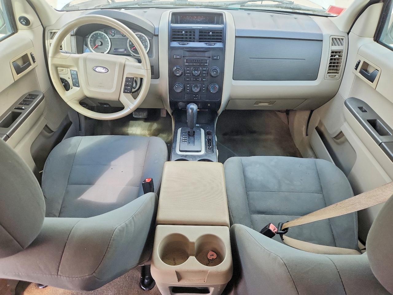 2012 Ford Escape Xls White vin: 1FMCU0C71CKB30660