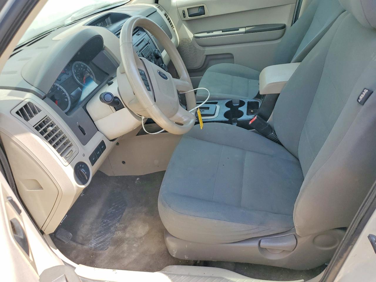 2012 Ford Escape Xls White vin: 1FMCU0C71CKB30660
