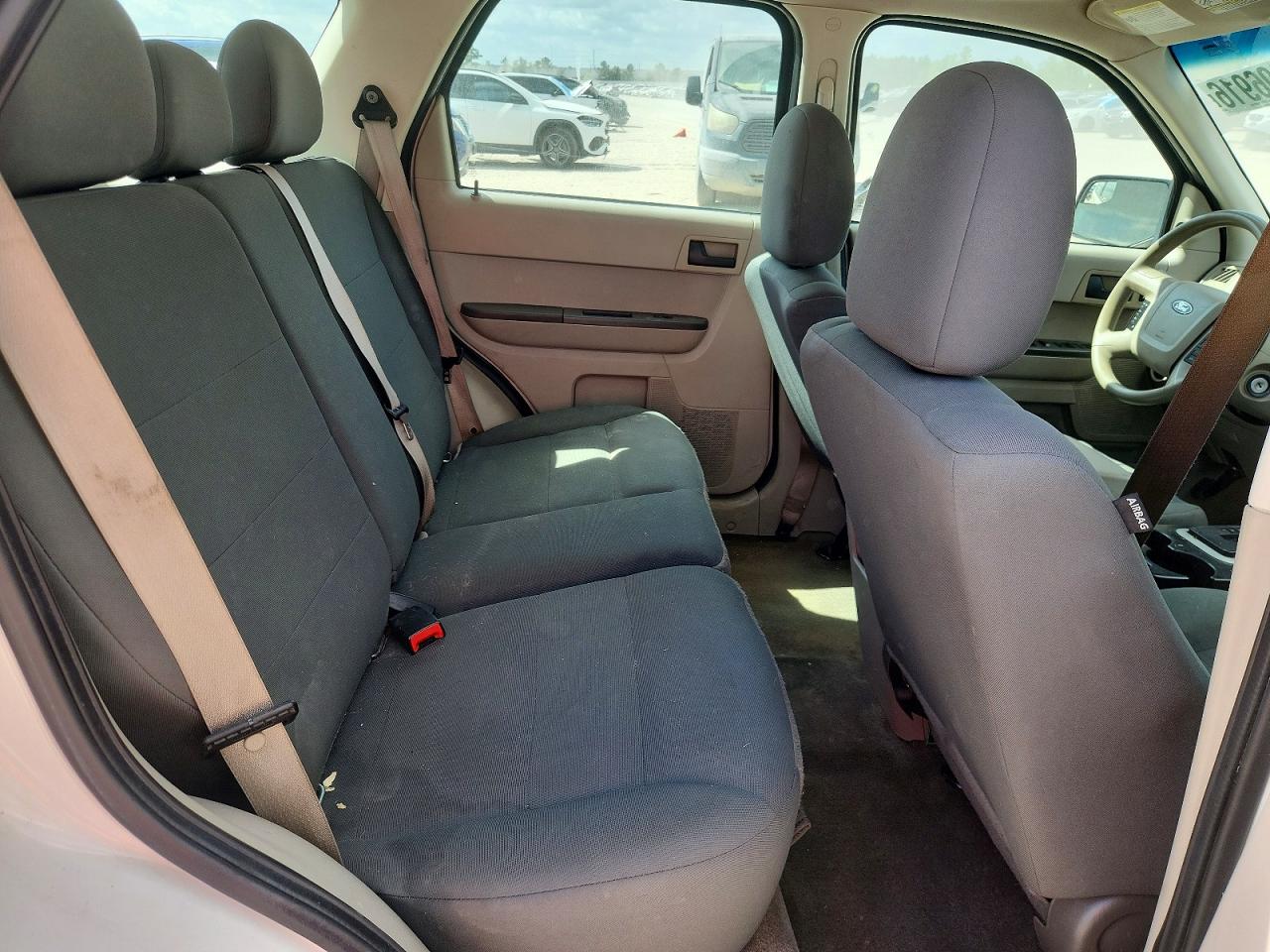 2012 Ford Escape Xls White vin: 1FMCU0C71CKB30660