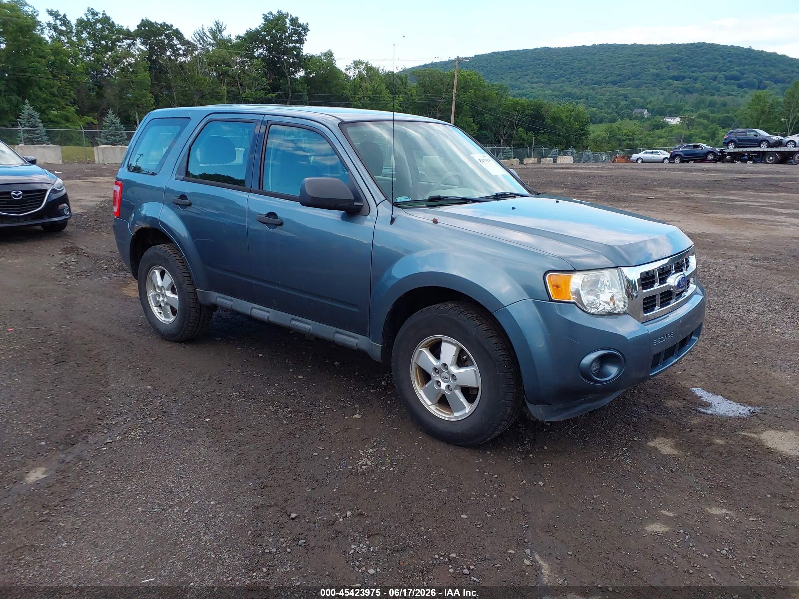 2012 Ford Escape Xls Blue vin: 1FMCU0C71CKB61584