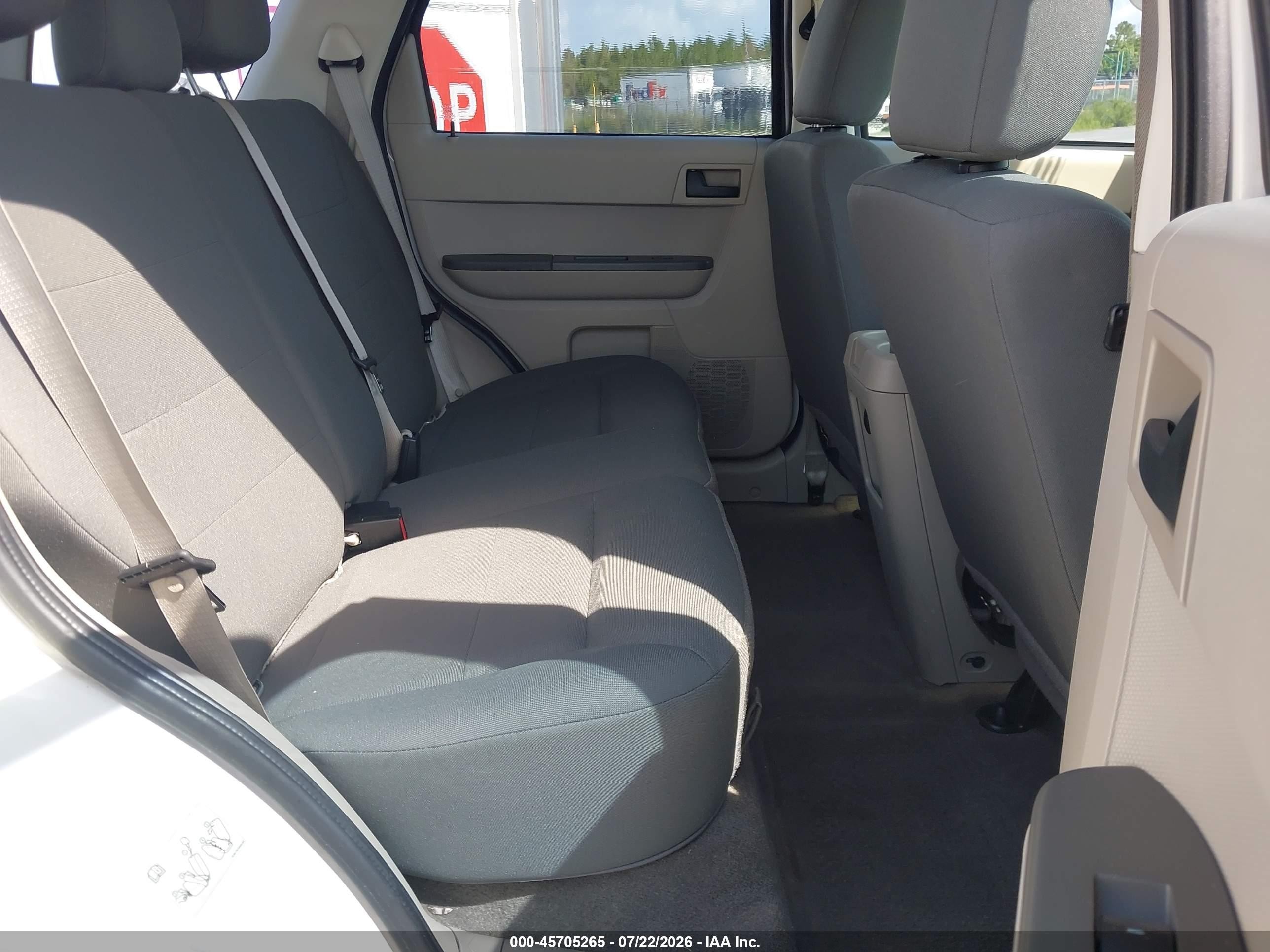 2012 Ford Escape Xls White vin: 1FMCU0C71CKC13683