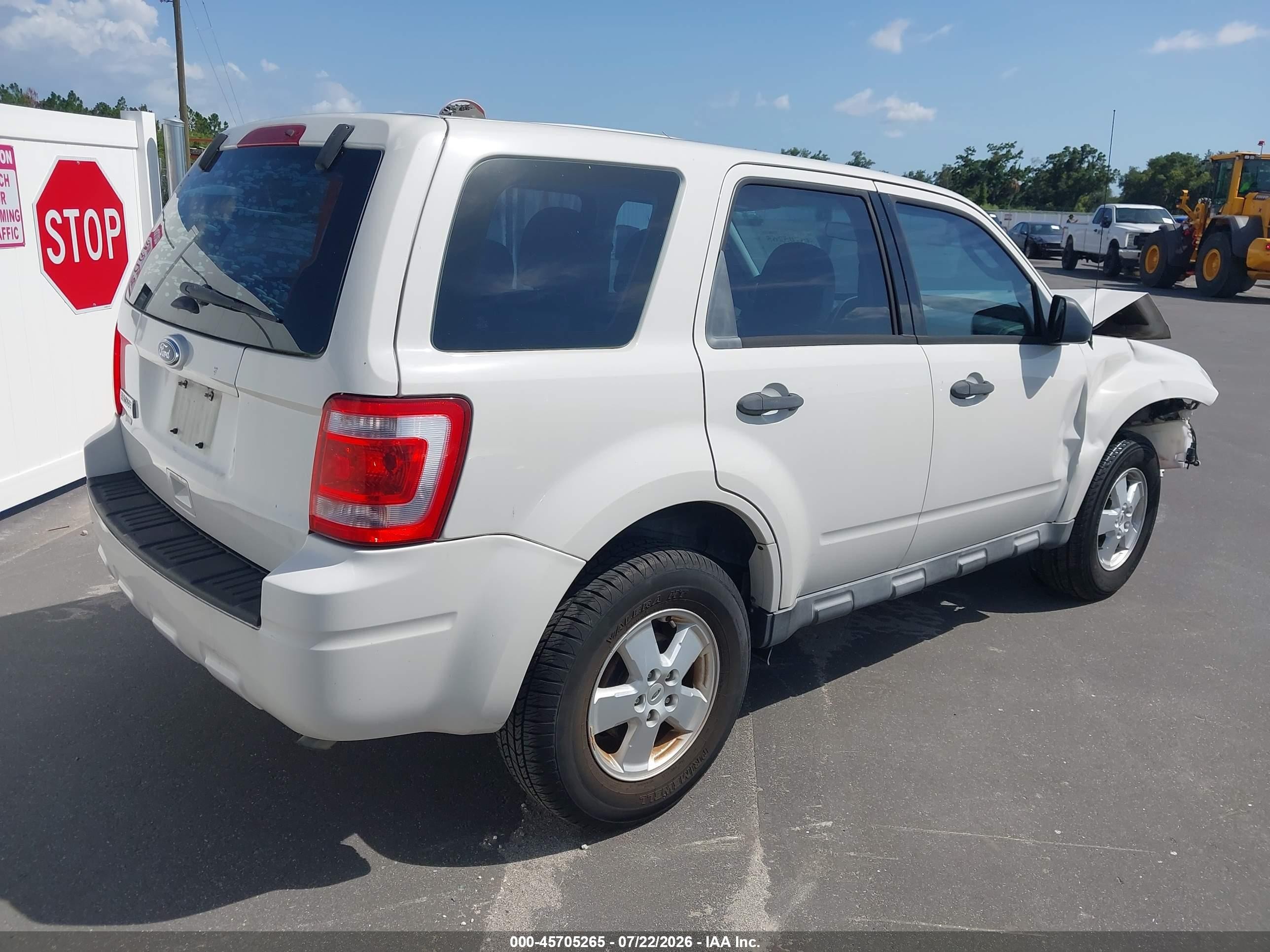 2012 Ford Escape Xls White vin: 1FMCU0C71CKC13683