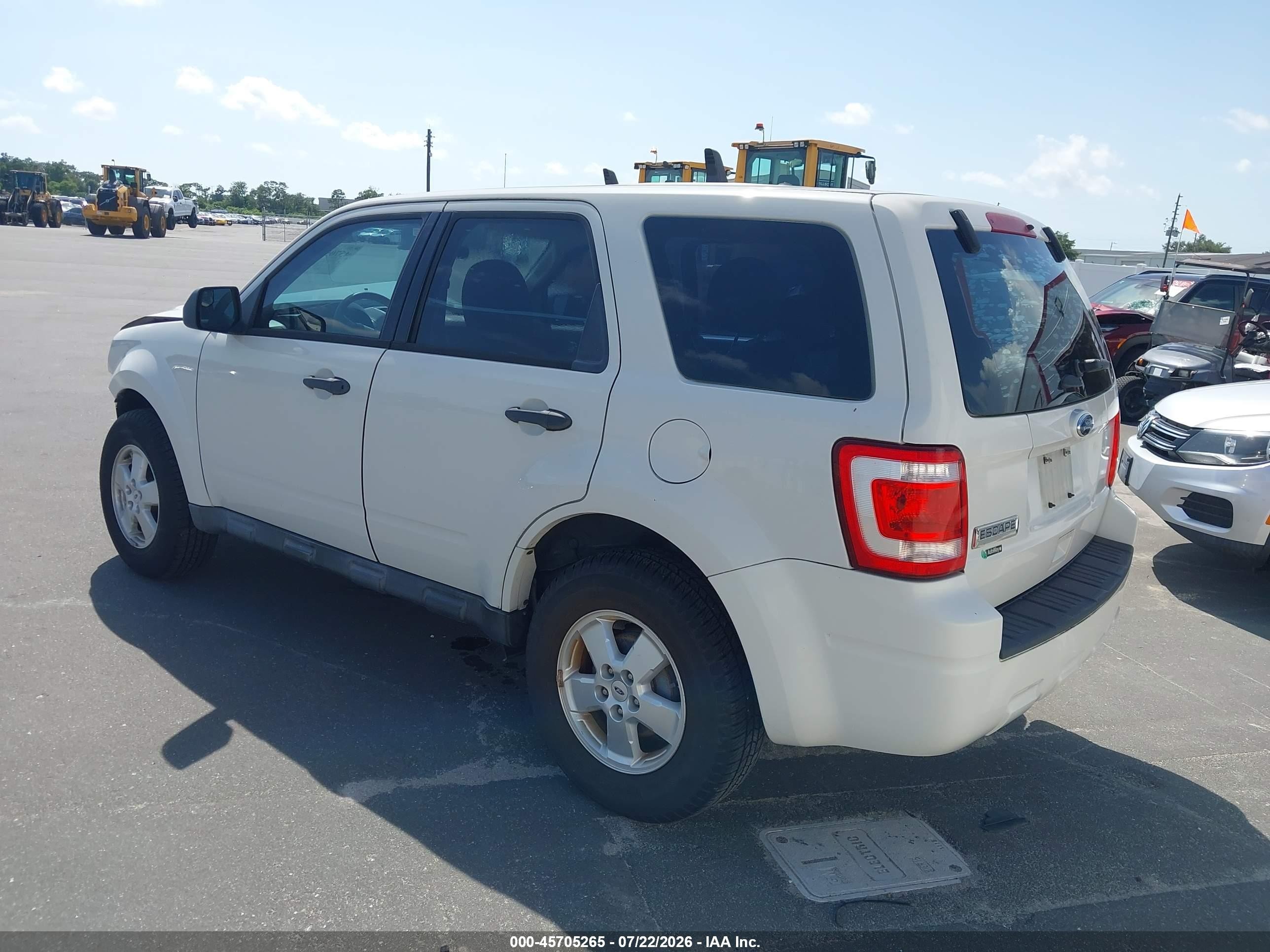 2012 Ford Escape Xls White vin: 1FMCU0C71CKC13683