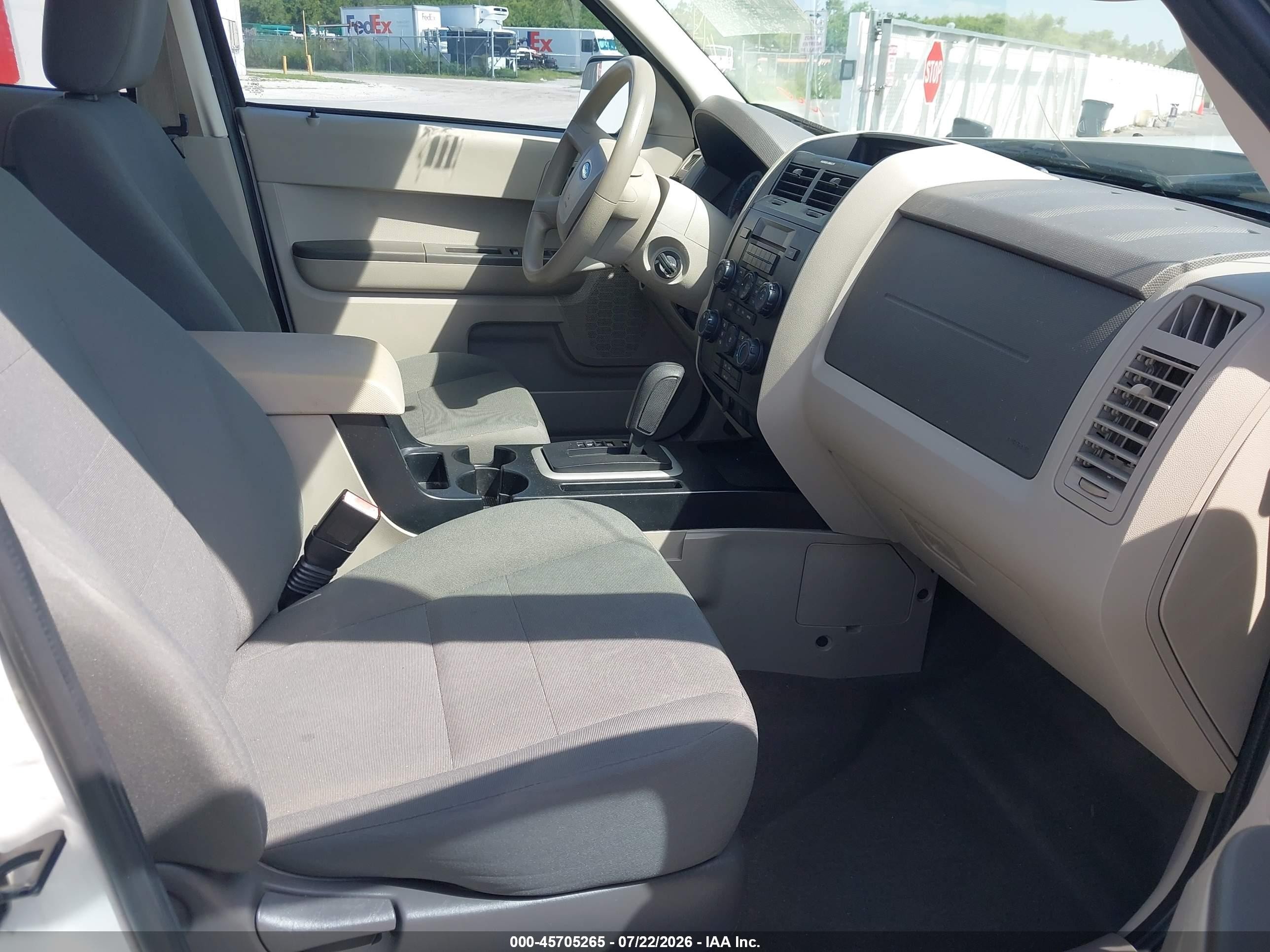2012 Ford Escape Xls White vin: 1FMCU0C71CKC13683