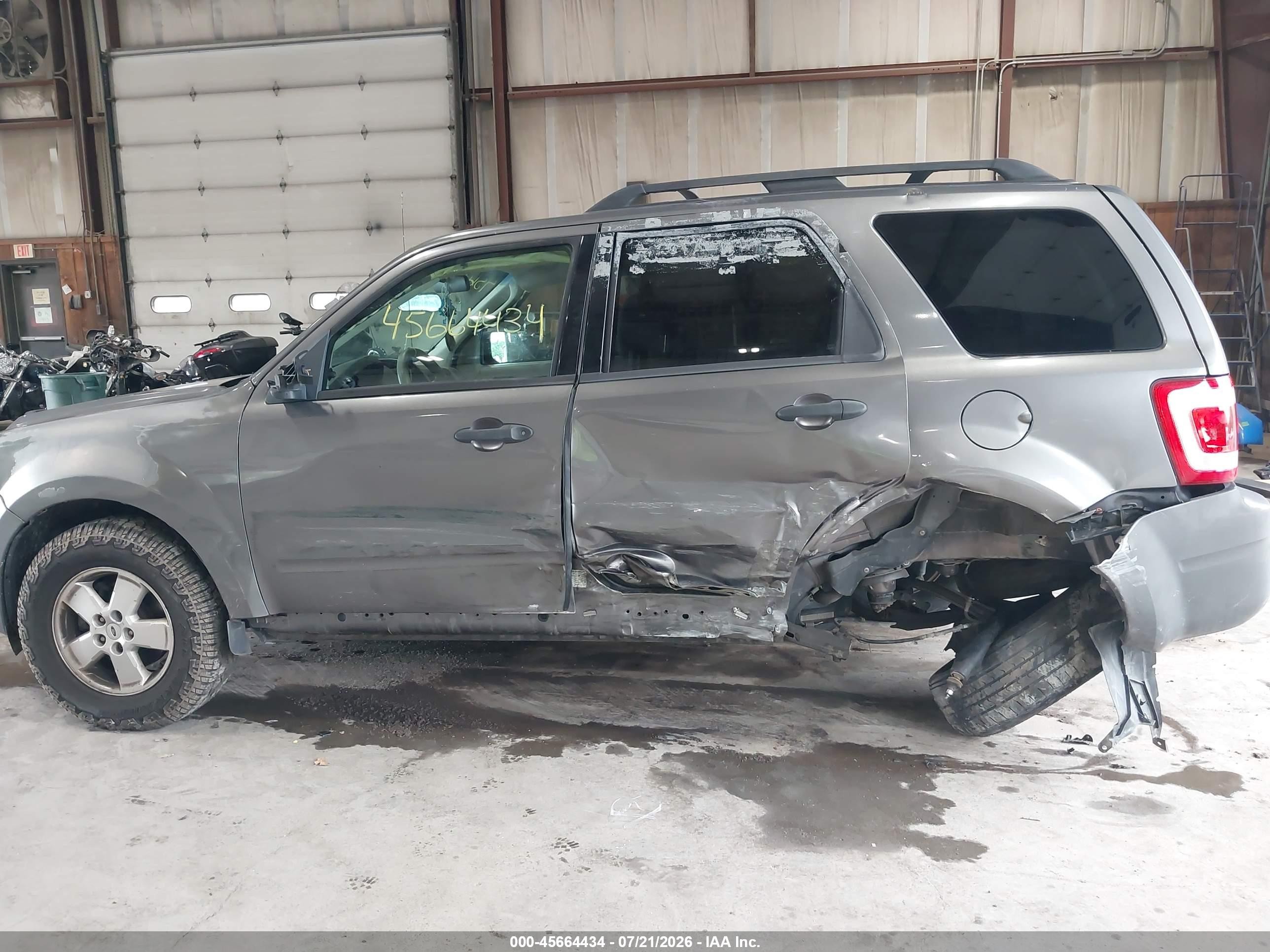 2010 Ford Escape Xls Gray vin: 1FMCU0C72AKB18711