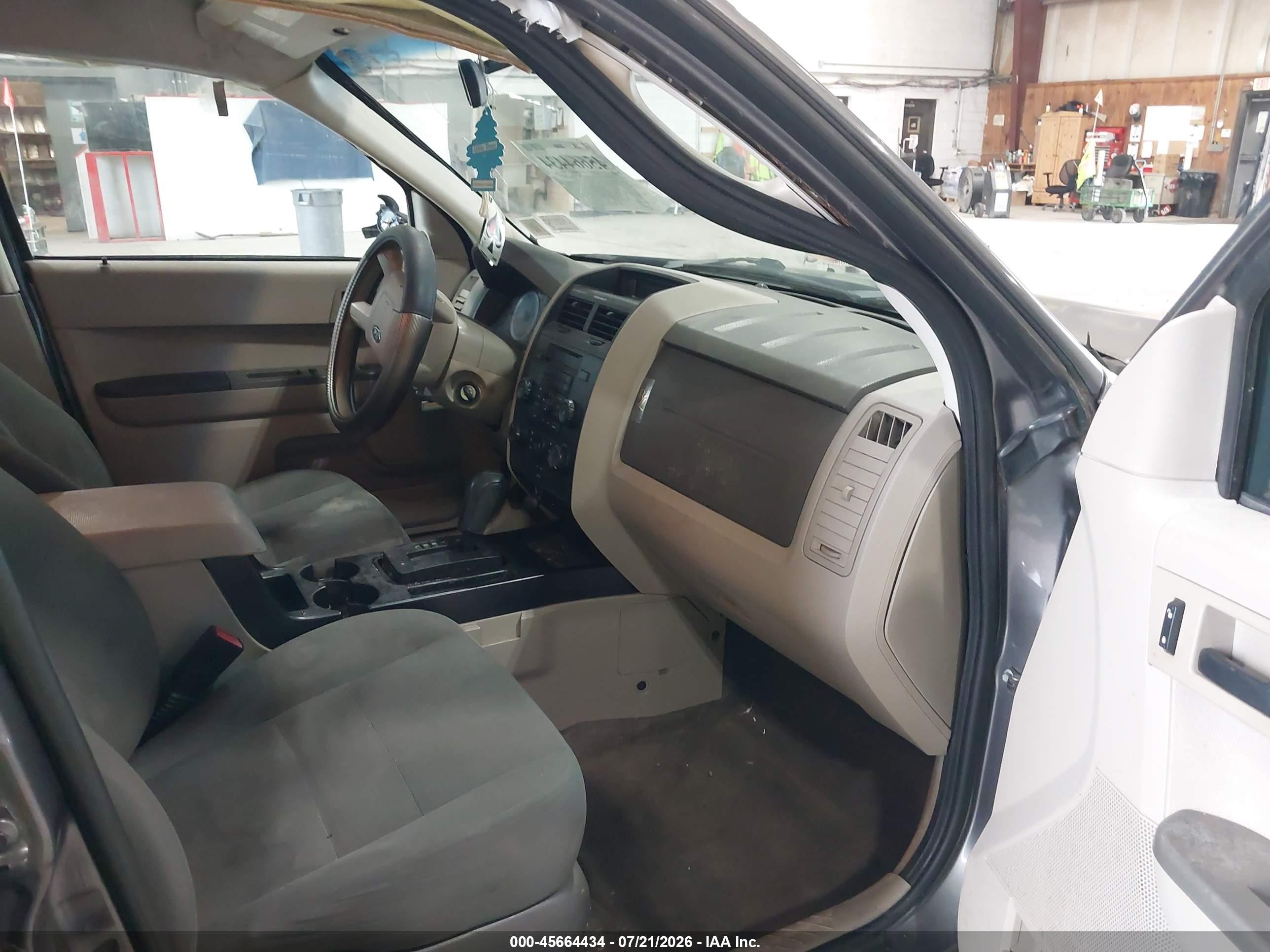 2010 Ford Escape Xls Gray vin: 1FMCU0C72AKB18711