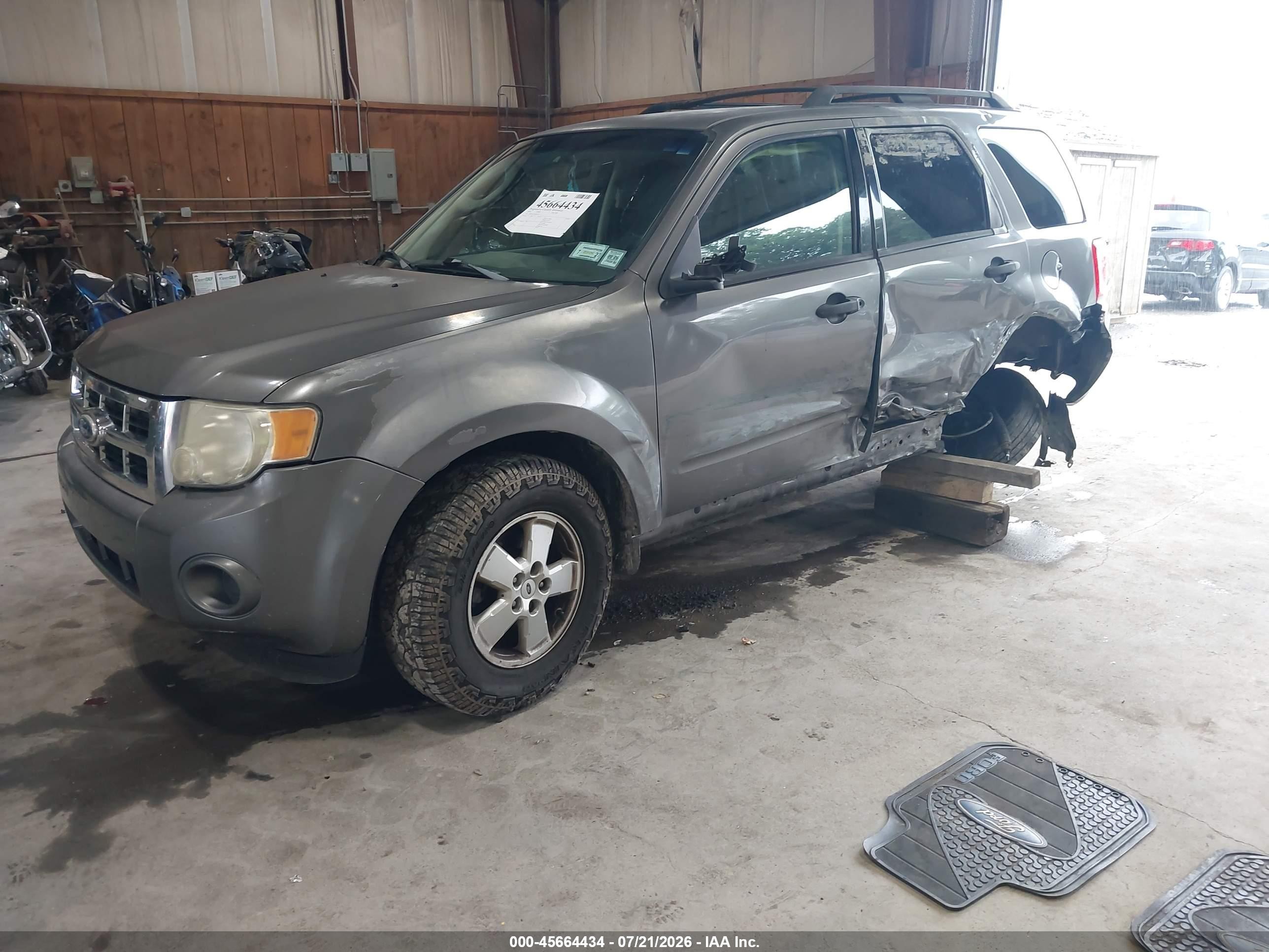 2010 Ford Escape Xls Gray vin: 1FMCU0C72AKB18711