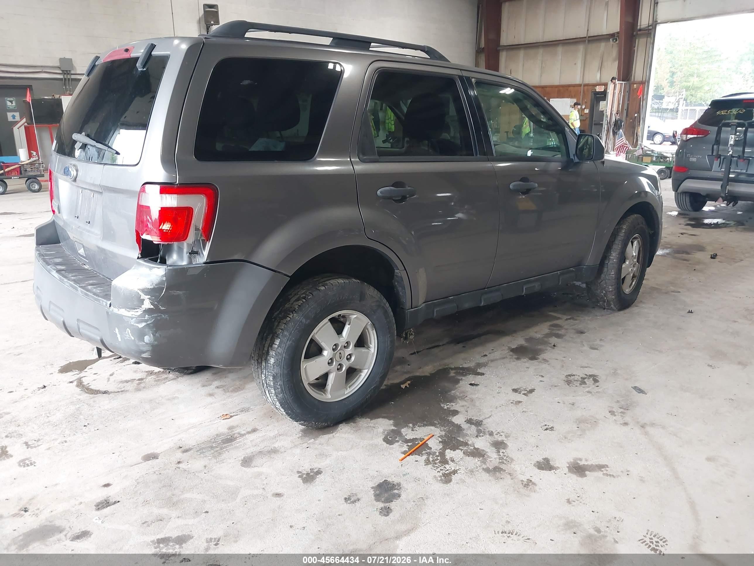 2010 Ford Escape Xls Gray vin: 1FMCU0C72AKB18711