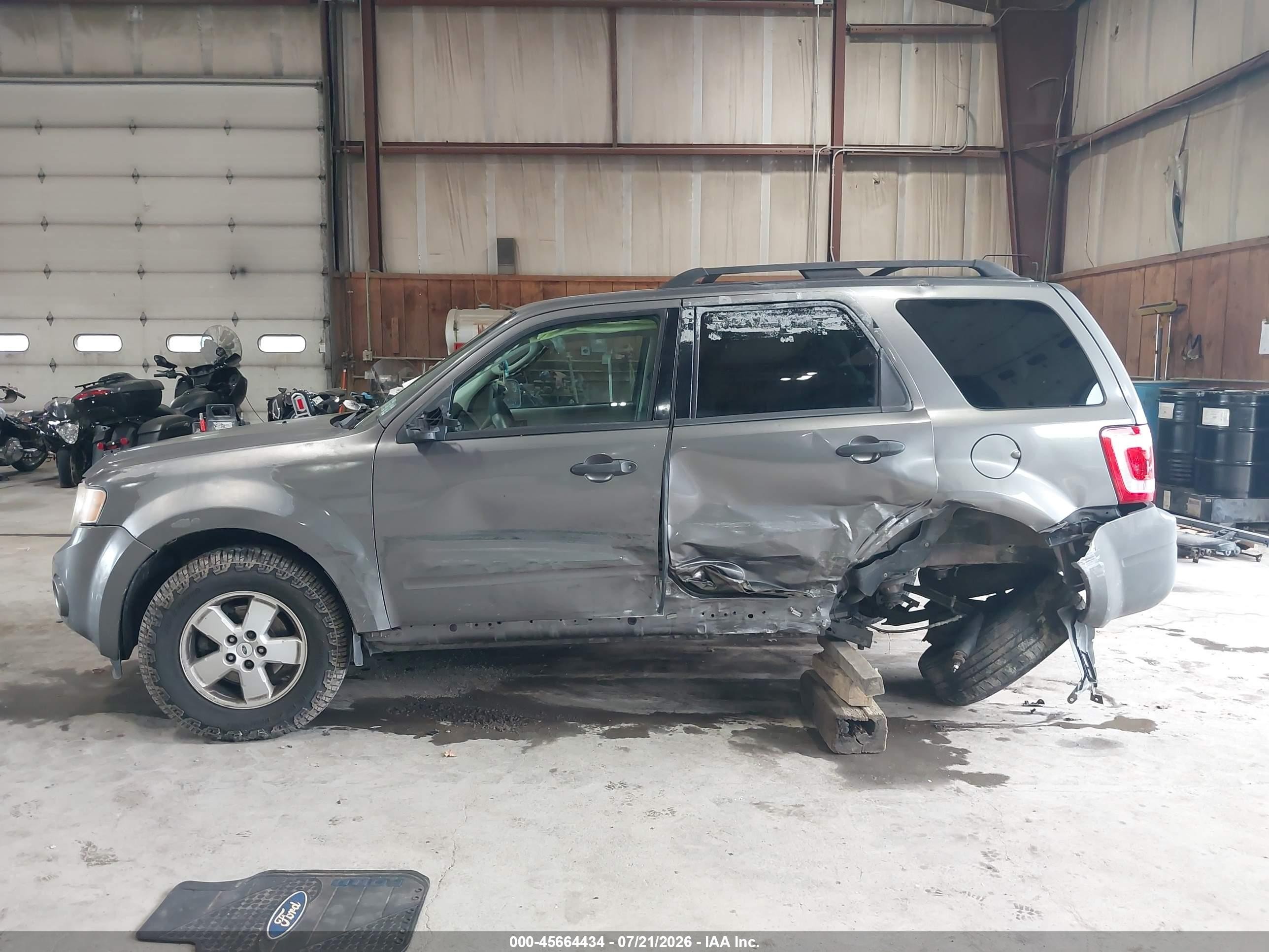 2010 Ford Escape Xls Gray vin: 1FMCU0C72AKB18711