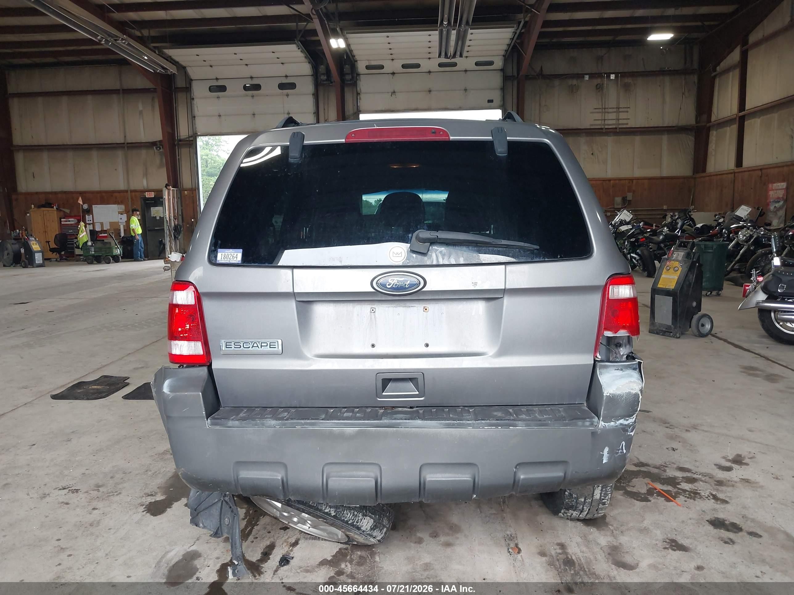 2010 Ford Escape Xls Gray vin: 1FMCU0C72AKB18711