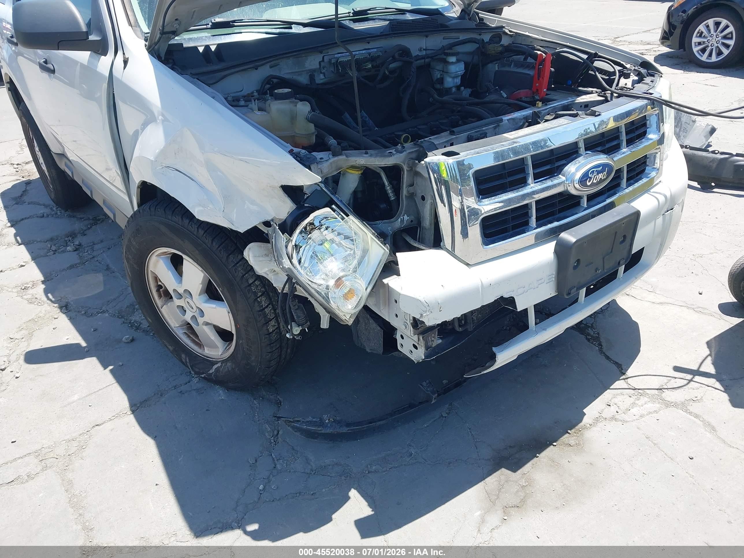 2011 Ford Escape Xls White vin: 1FMCU0C72BKA81967